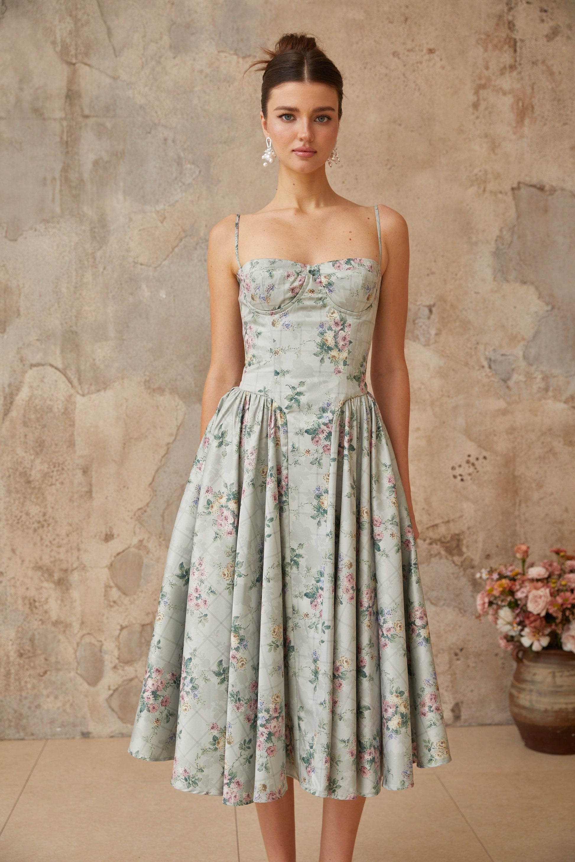 Prunelle adaçayı yeşili çiçek desenli shirred midi elbise