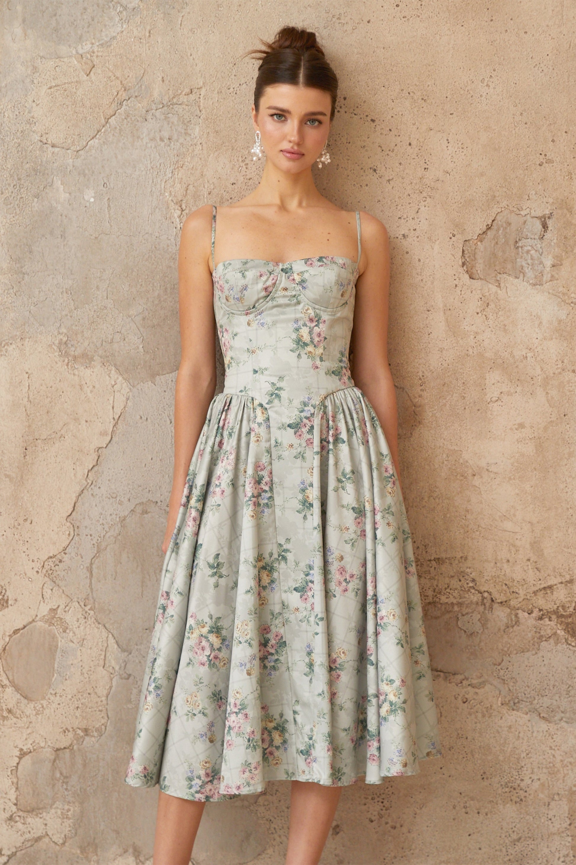 Prunelle adaçayı yeşili çiçek desenli shirred midi elbise