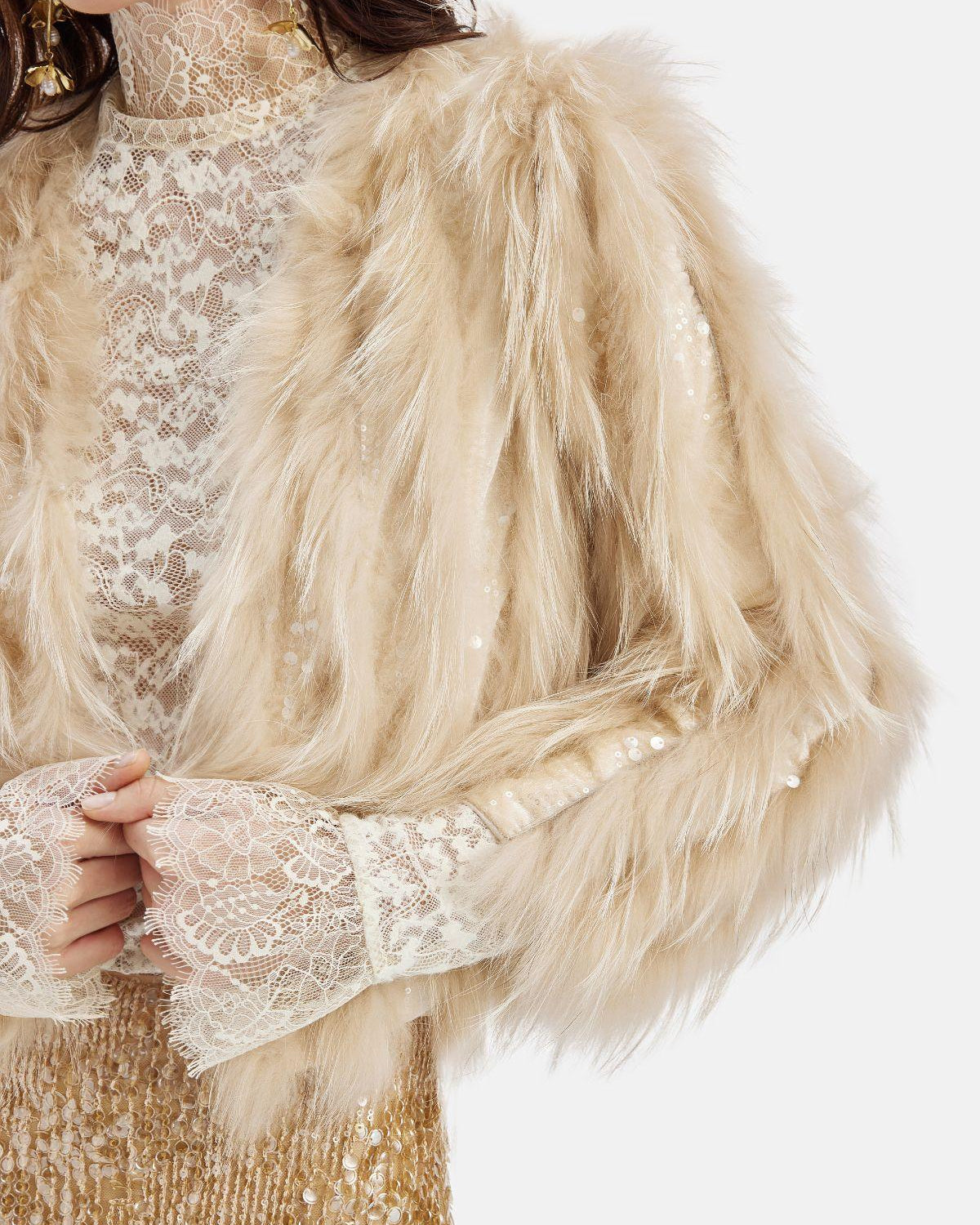 Tüy Detaylı Işıltılı Ceket