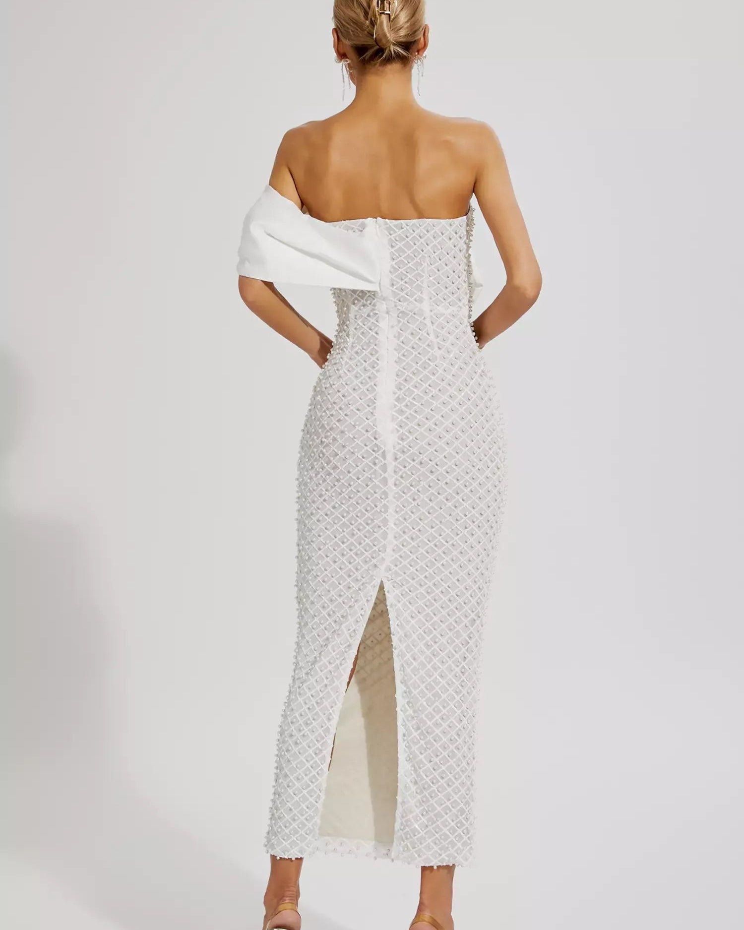 Beyaz İnci İşlemeli Fiyonklu Maxi Elbise