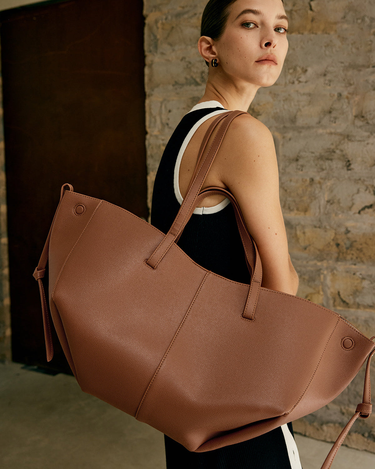 Urban Essence Tote Çanta