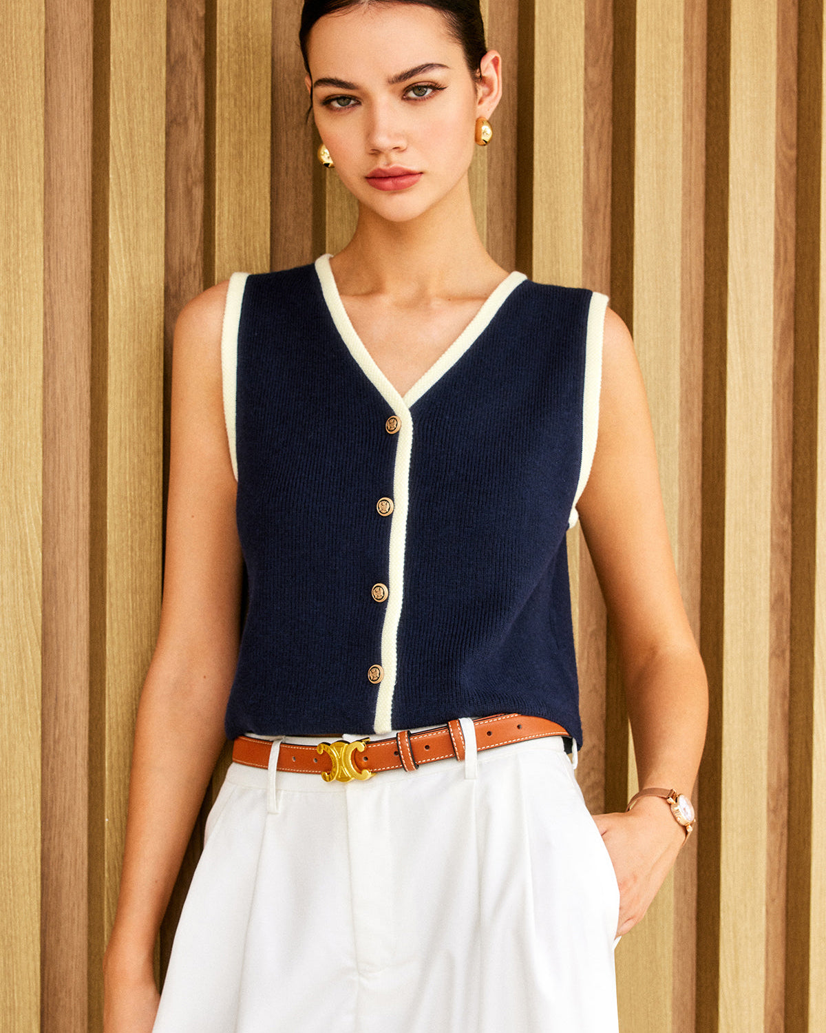 Kontrast Bağlamalı Altın Düğmeli Kazak Yelek