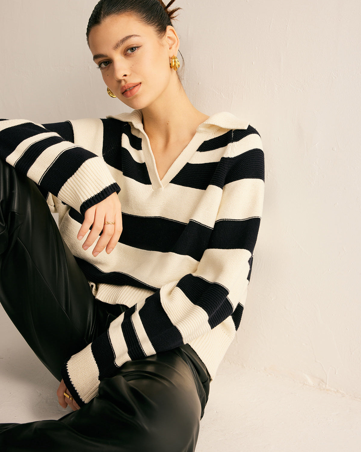 V Yaka İki Renkli Çizgili Polo Kazak