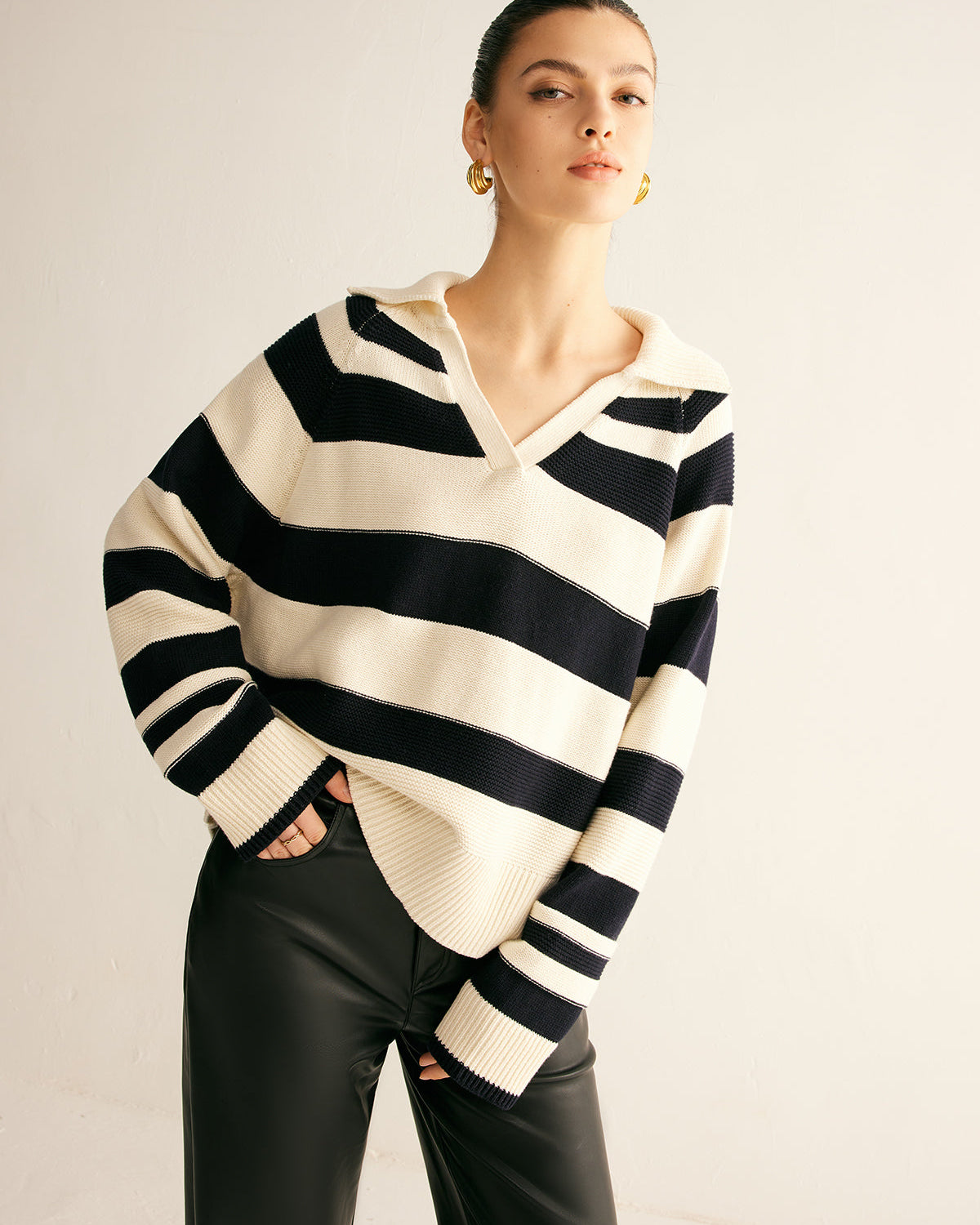 V Yaka İki Renkli Çizgili Polo Kazak