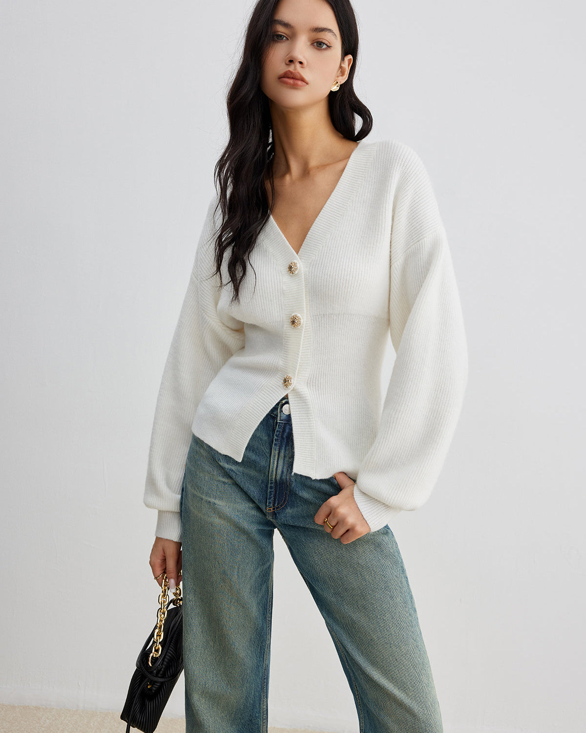 Şık Büzgü ve Yırtmaç Detaylı Düğmeli Triko