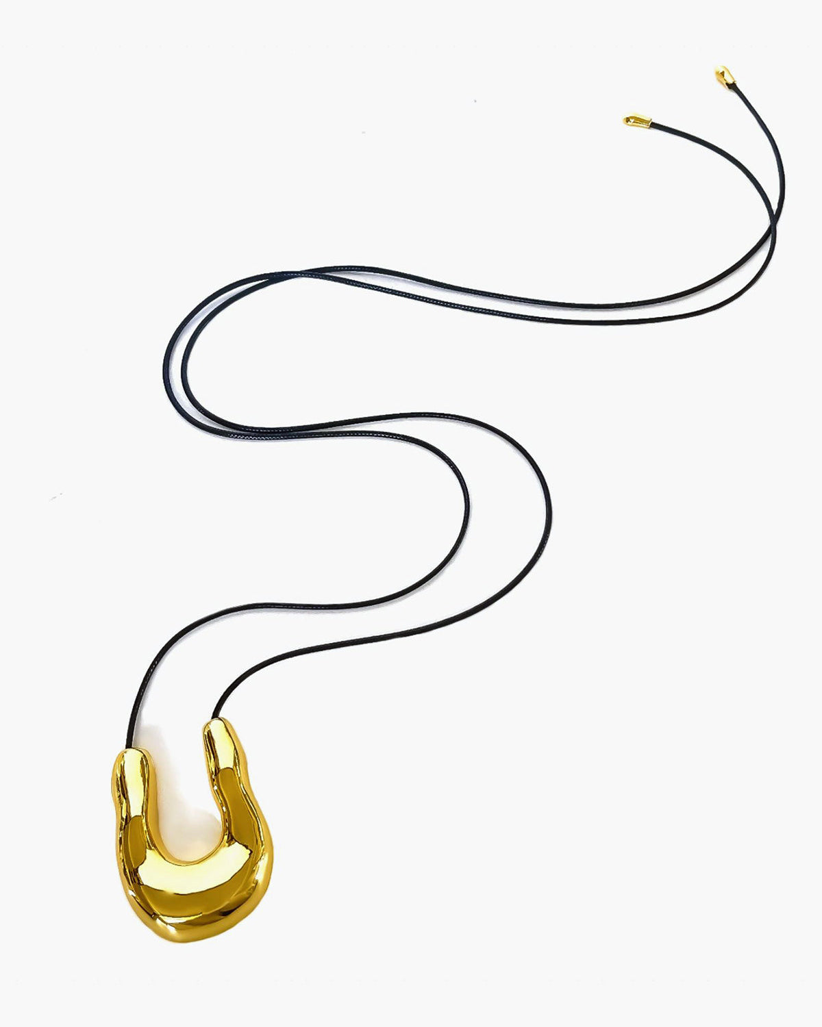 U Formlu At Nalı İpli Kolye