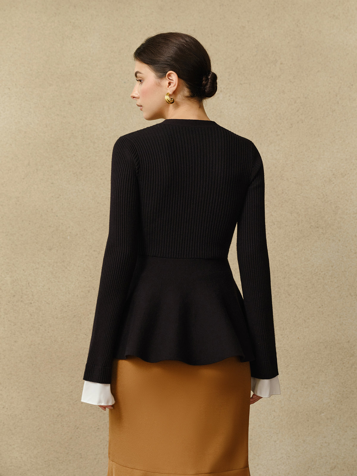 Kontrast Manşetli Fırfır Detaylı Triko Üst