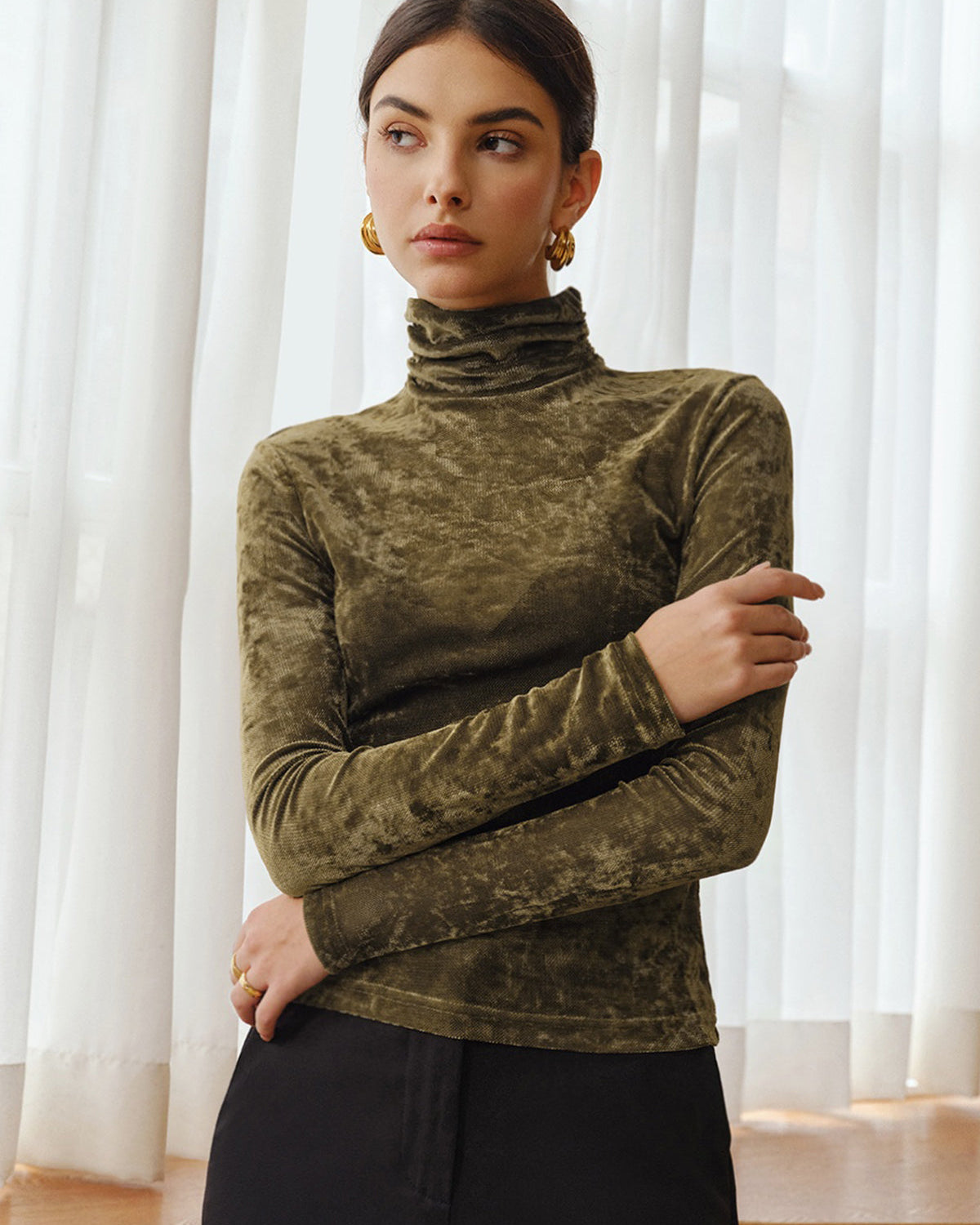 Balıkçı Yaka Yarı Şeffaf Kadife Bluz