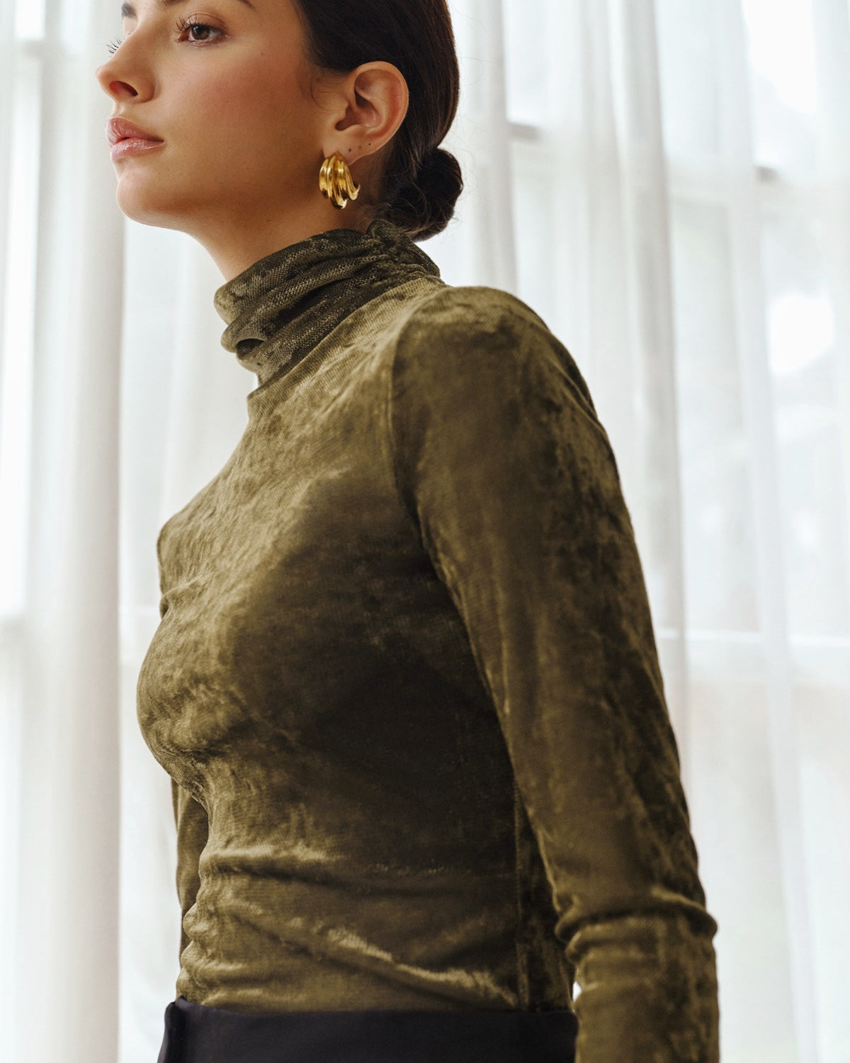 Balıkçı Yaka Yarı Şeffaf Kadife Bluz