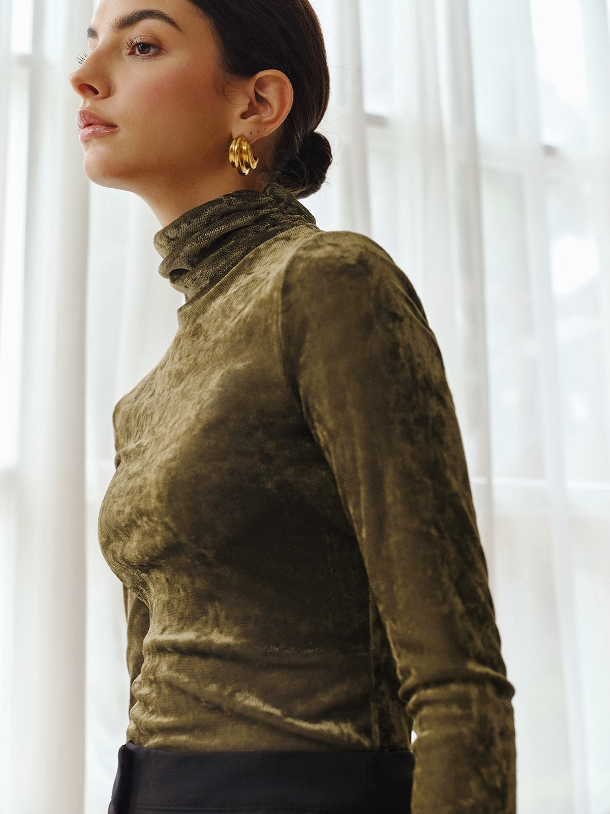 Balıkçı Yaka Yarı Şeffaf Kadife Bluz