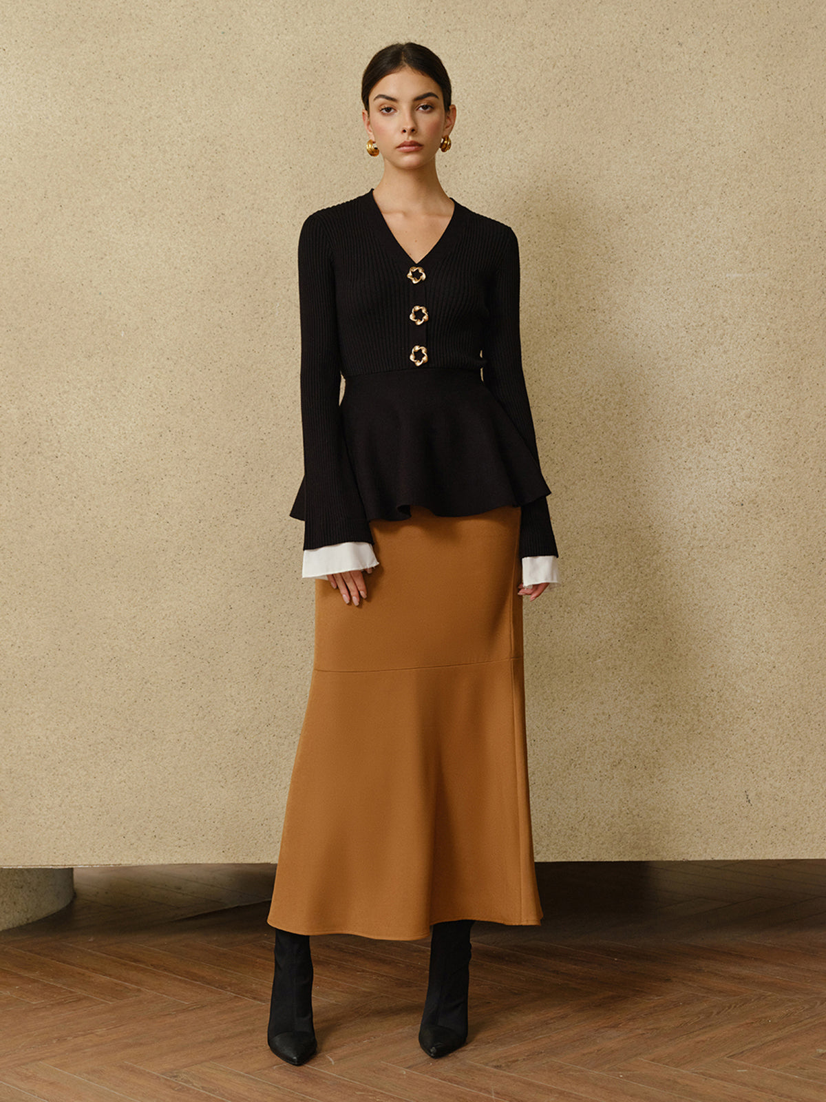 Kontrast Manşetli Fırfır Detaylı Triko Üst