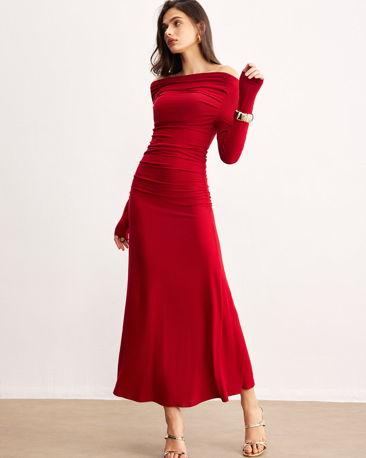 Omzu Açık Fırfırlı Triko Elbise