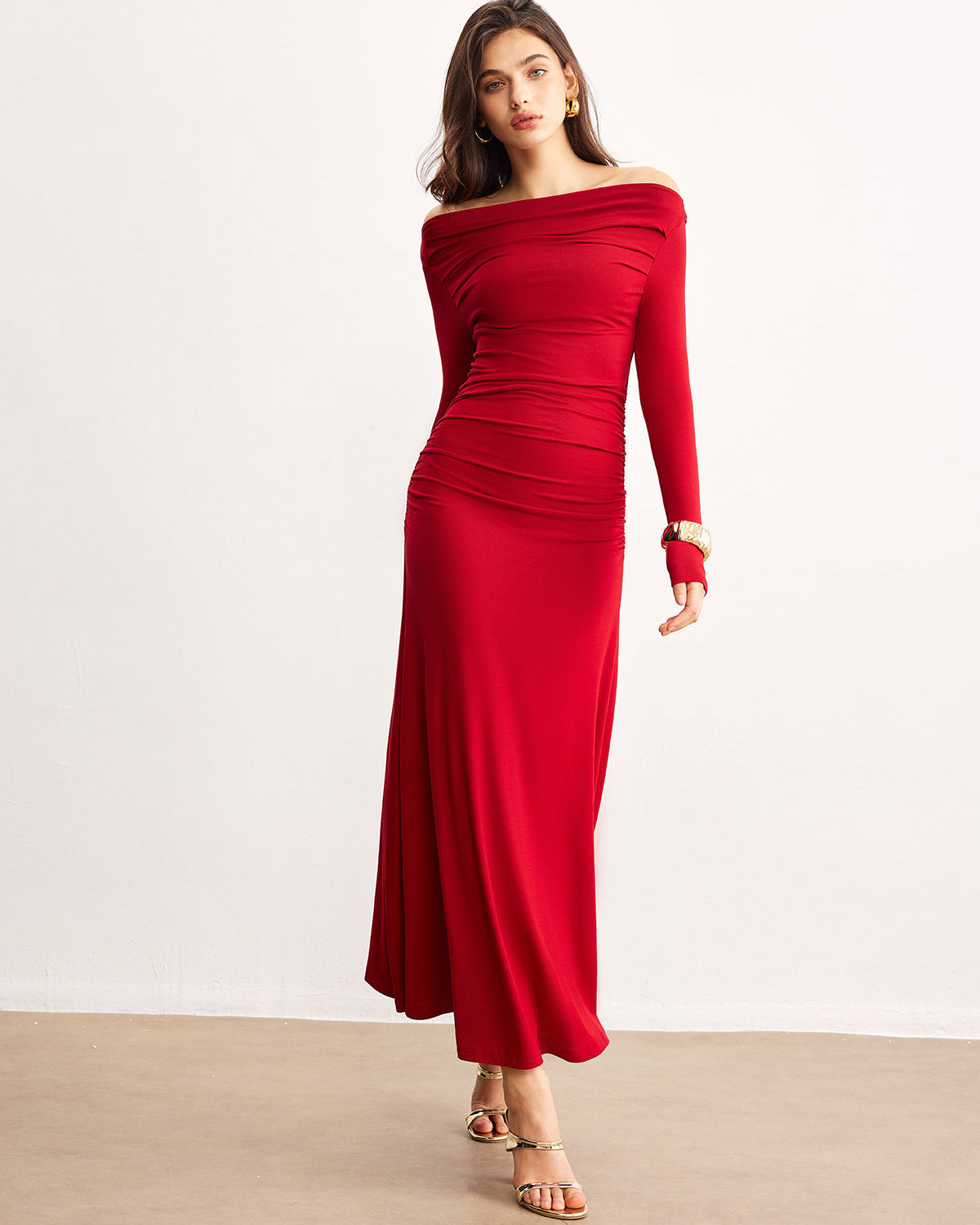 Omzu Açık Fırfırlı Triko Elbise