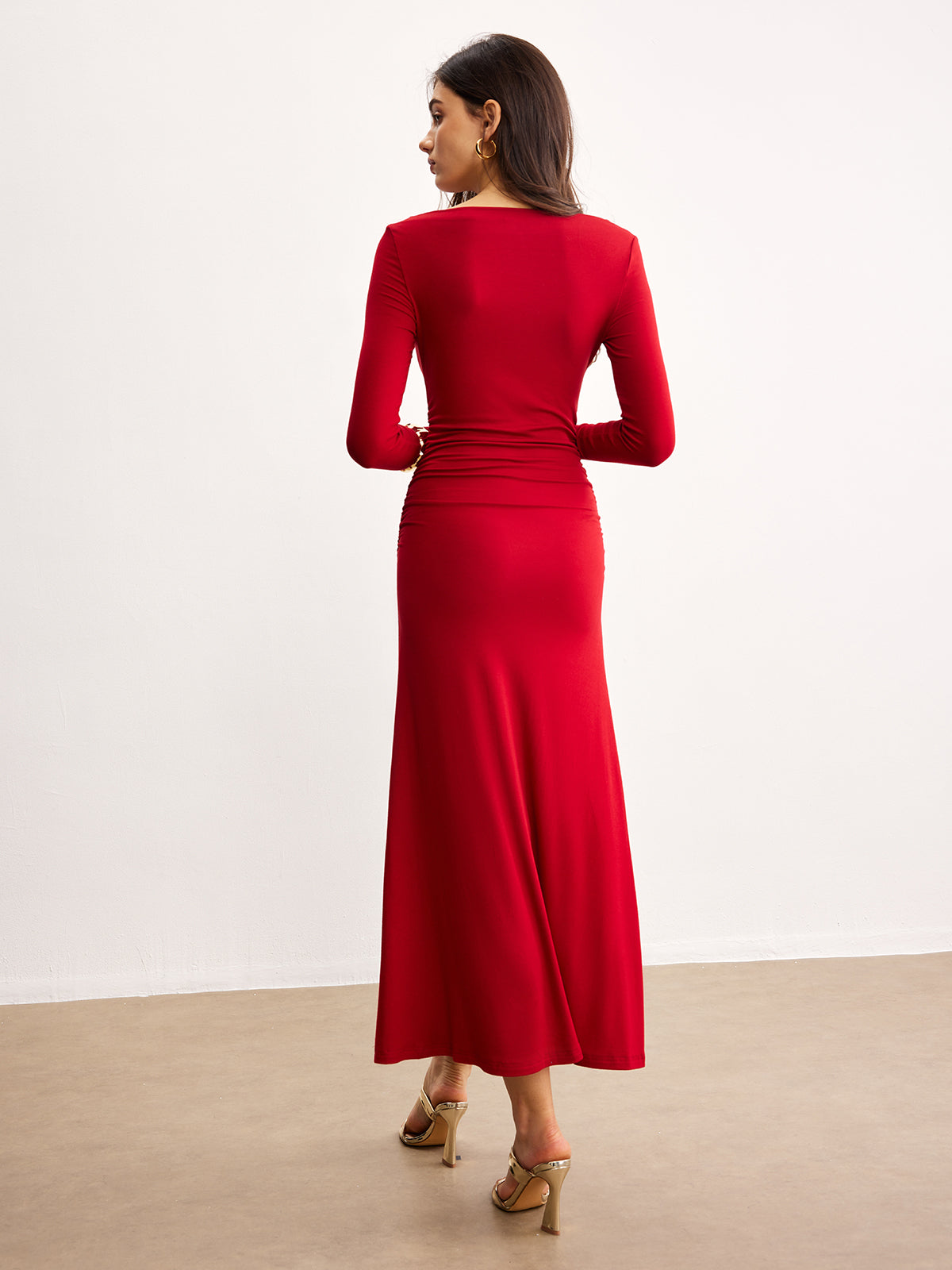 Omzu Açık Fırfırlı Triko Elbise