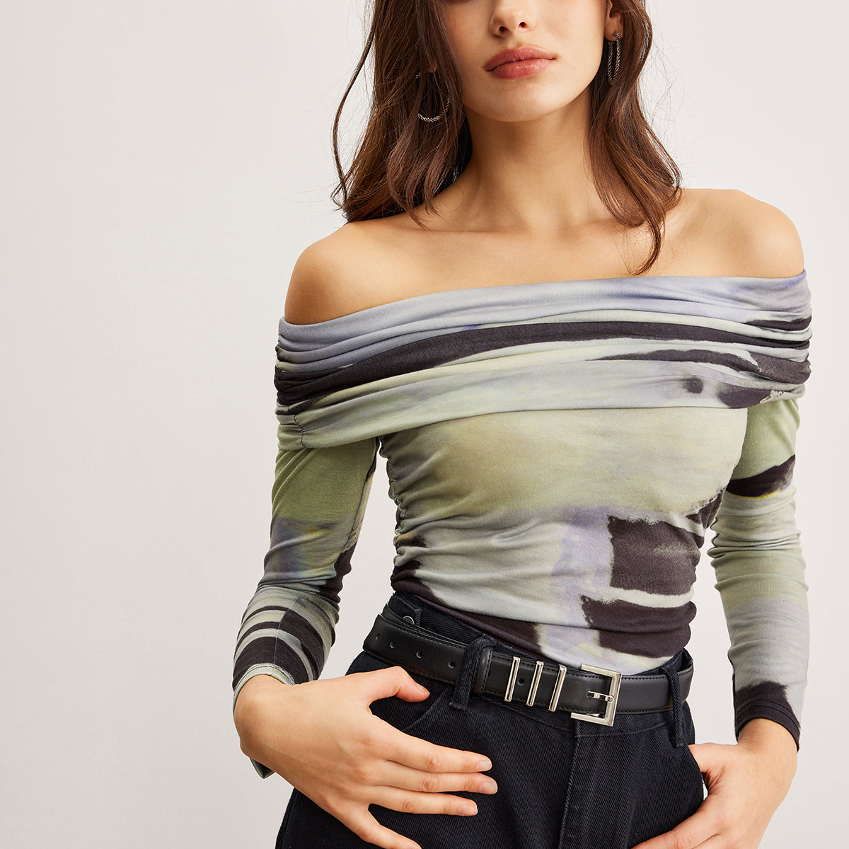 Omzu Açık Batik Desenli Tişört