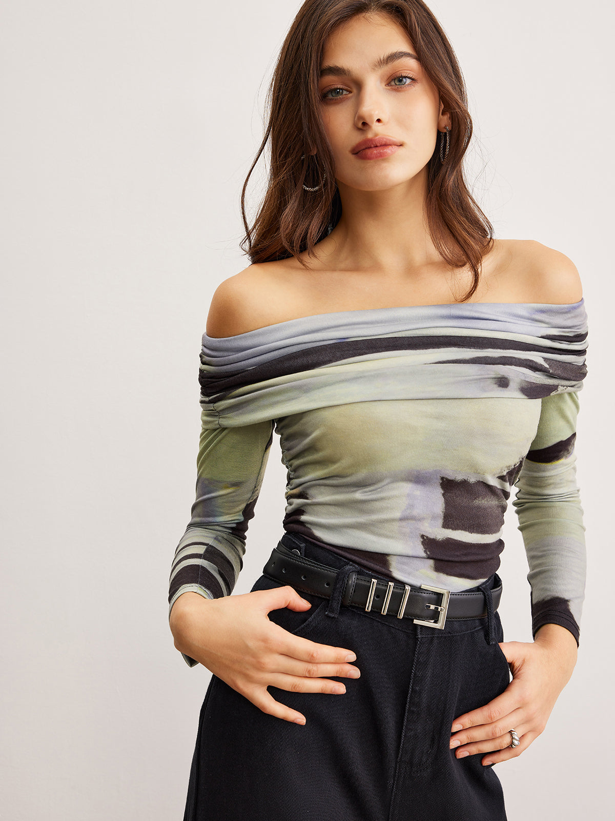 Omzu Açık Batik Desenli Tişört