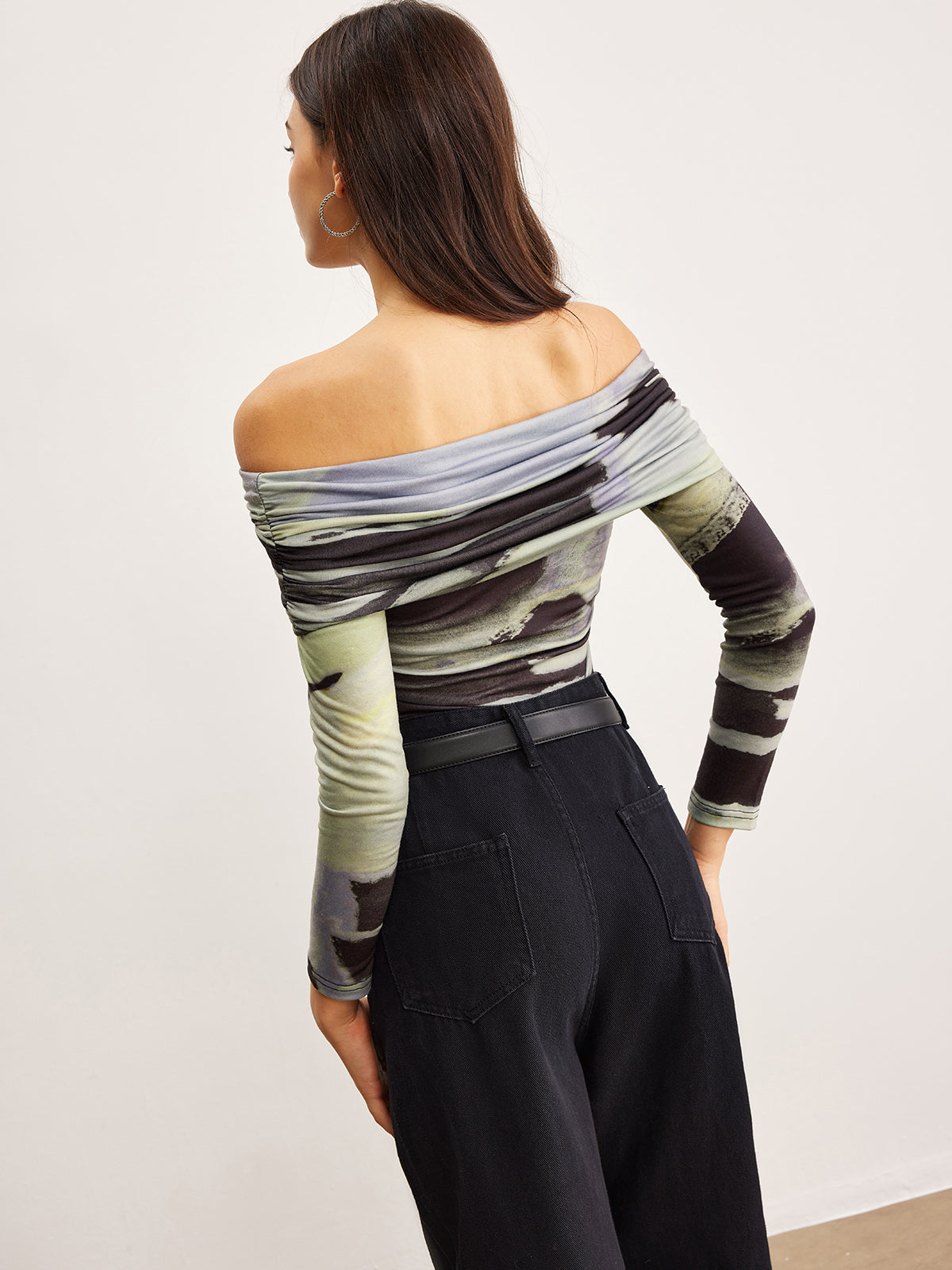 Omzu Açık Batik Desenli Tişört