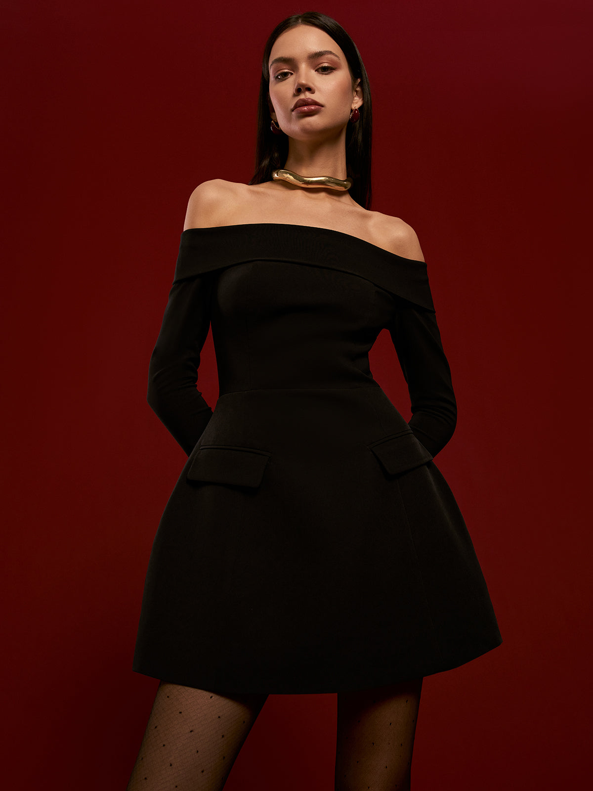 Omuz Açık Pileli Kısa Elbise