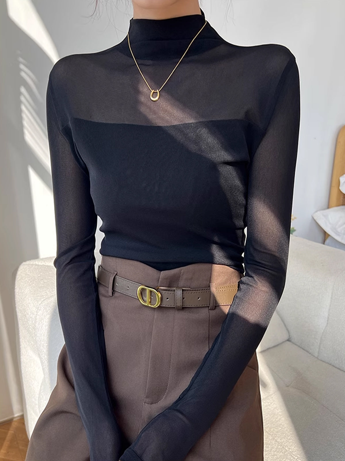 Yarım Balıkçı Yaka Transparan Tül Panelli Tişört