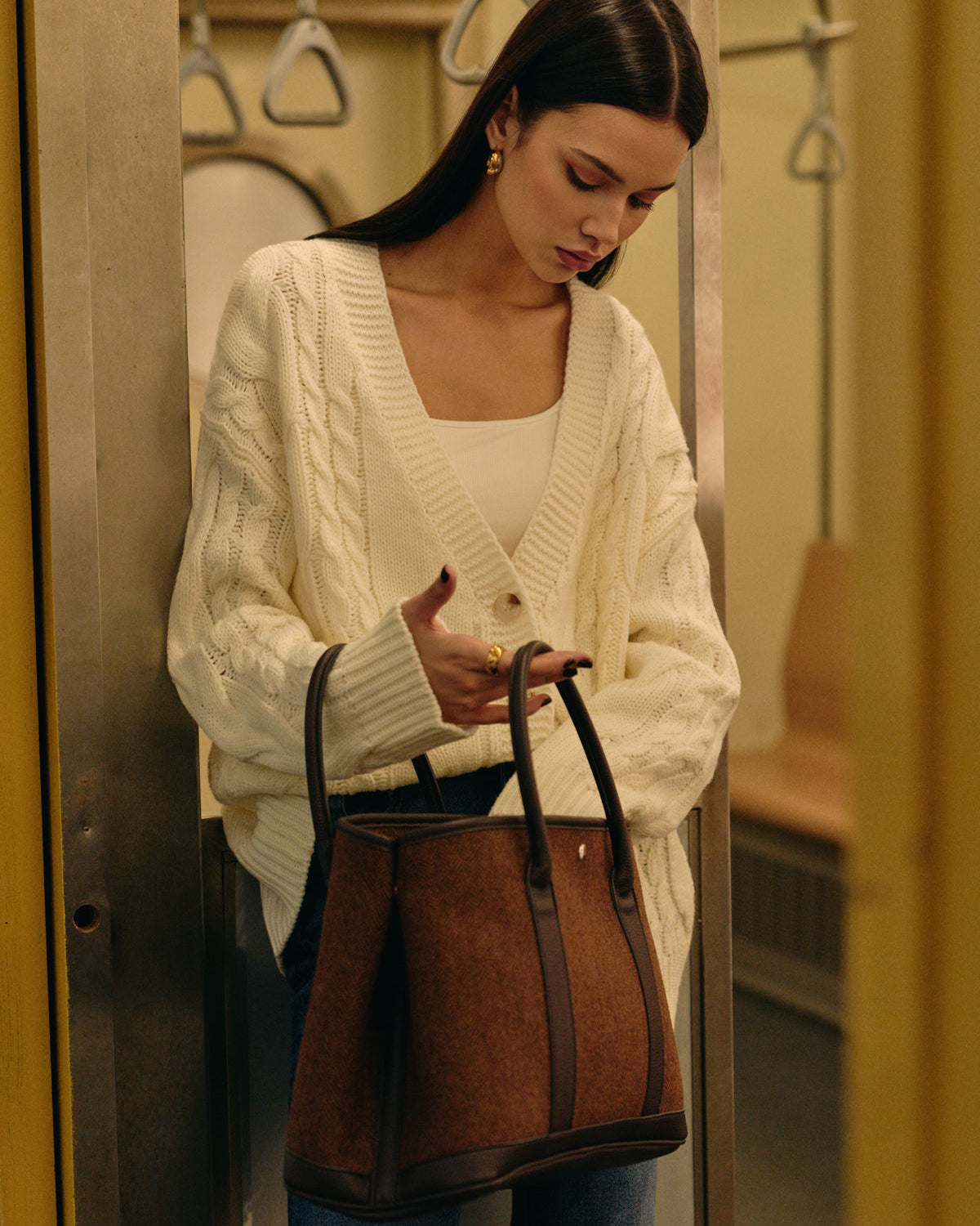 Çok Yönlü V Yaka Düğmeli Bükümlü Hırka