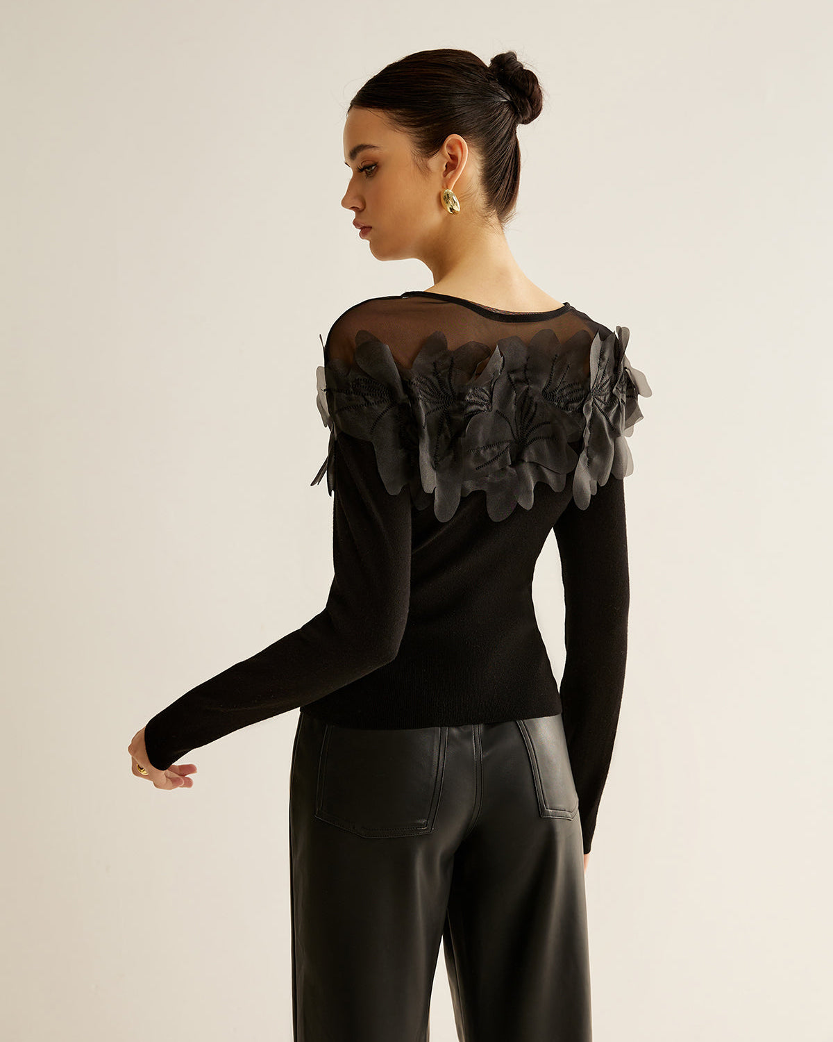 Yarı Şeffaf Çiçek Desenli Dar Bluz