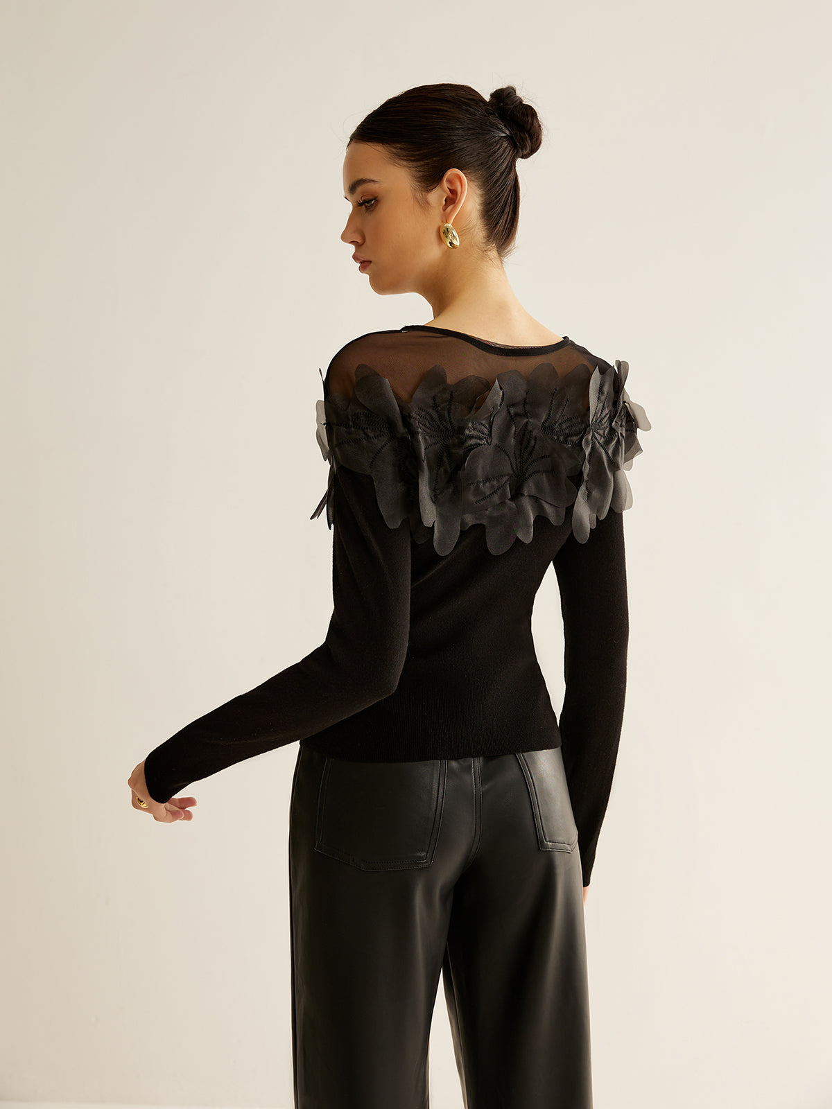 Yarı Şeffaf Çiçek Desenli Dar Bluz