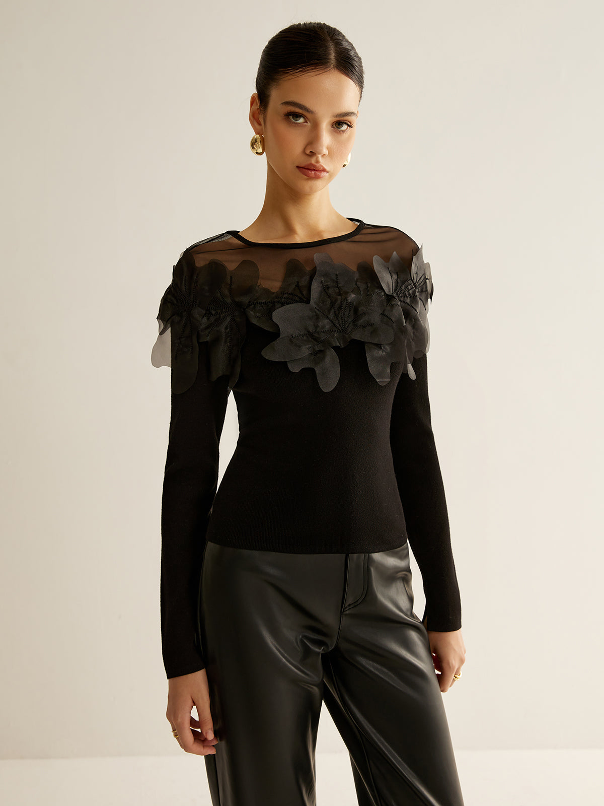 Yarı Şeffaf Çiçek Desenli Dar Bluz