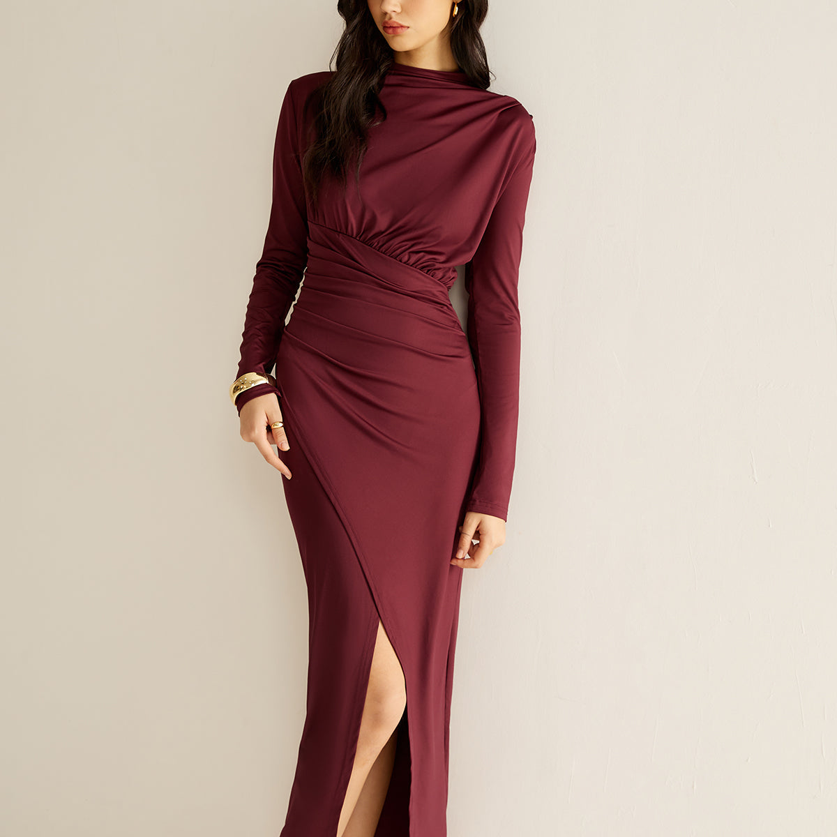 Zarif Pileli Yırtmaçlı Elbise