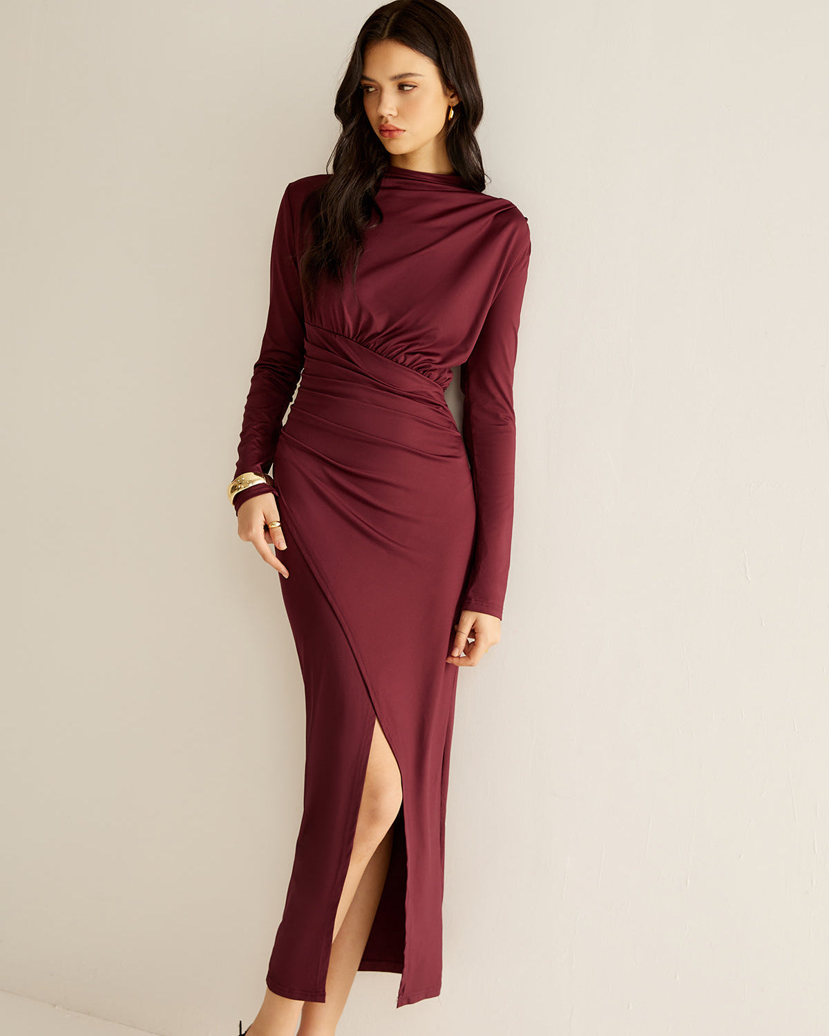 Zarif Pileli Yırtmaçlı Elbise