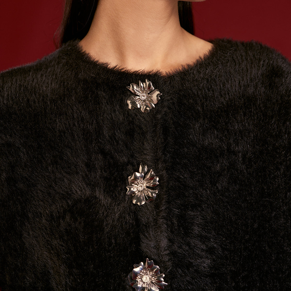 Çiçek Desenli Düğmeli Peluş Hırka