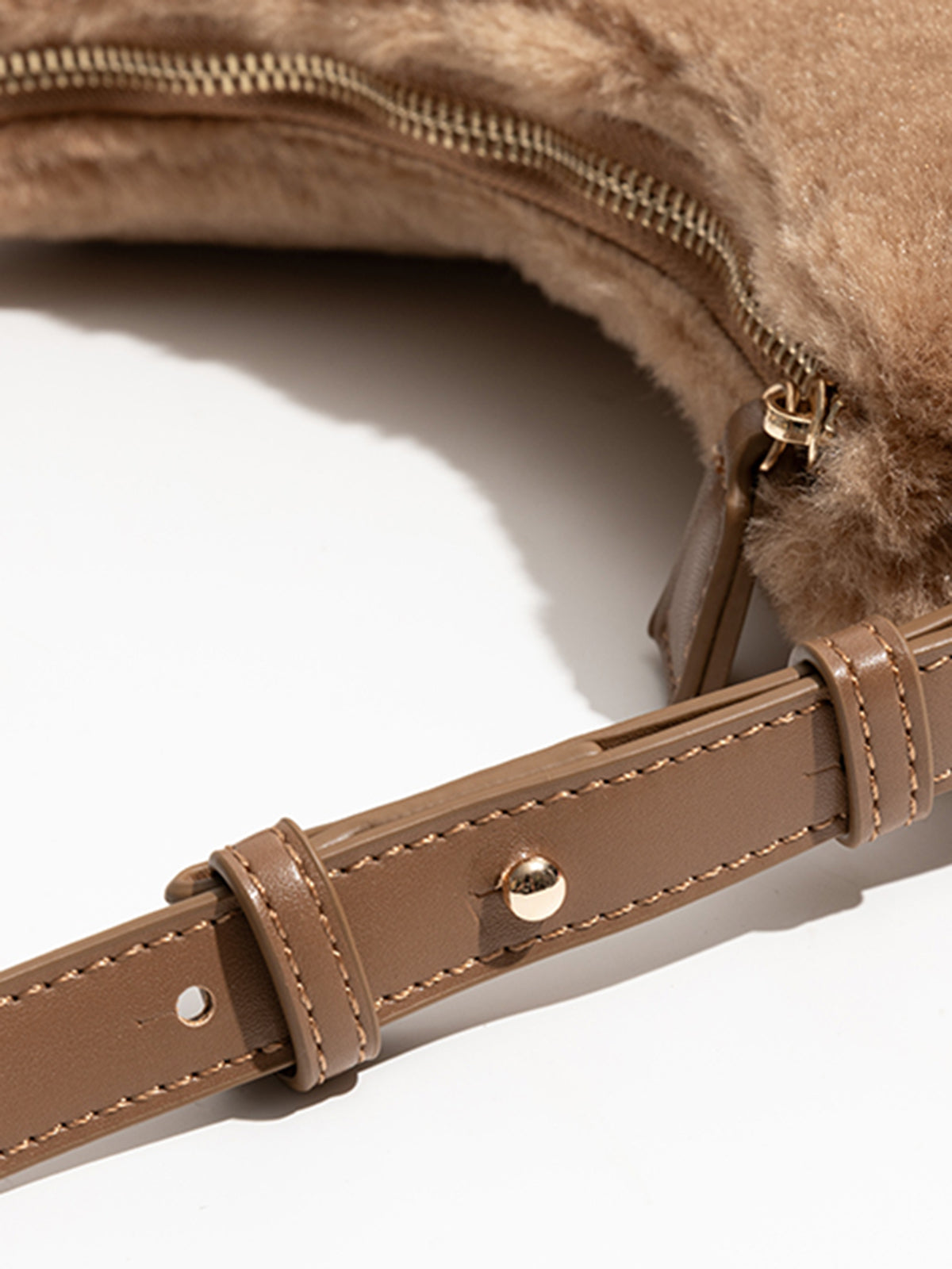 Ayarlanabilir Askılı Peluş Koltuk Altı Çantası