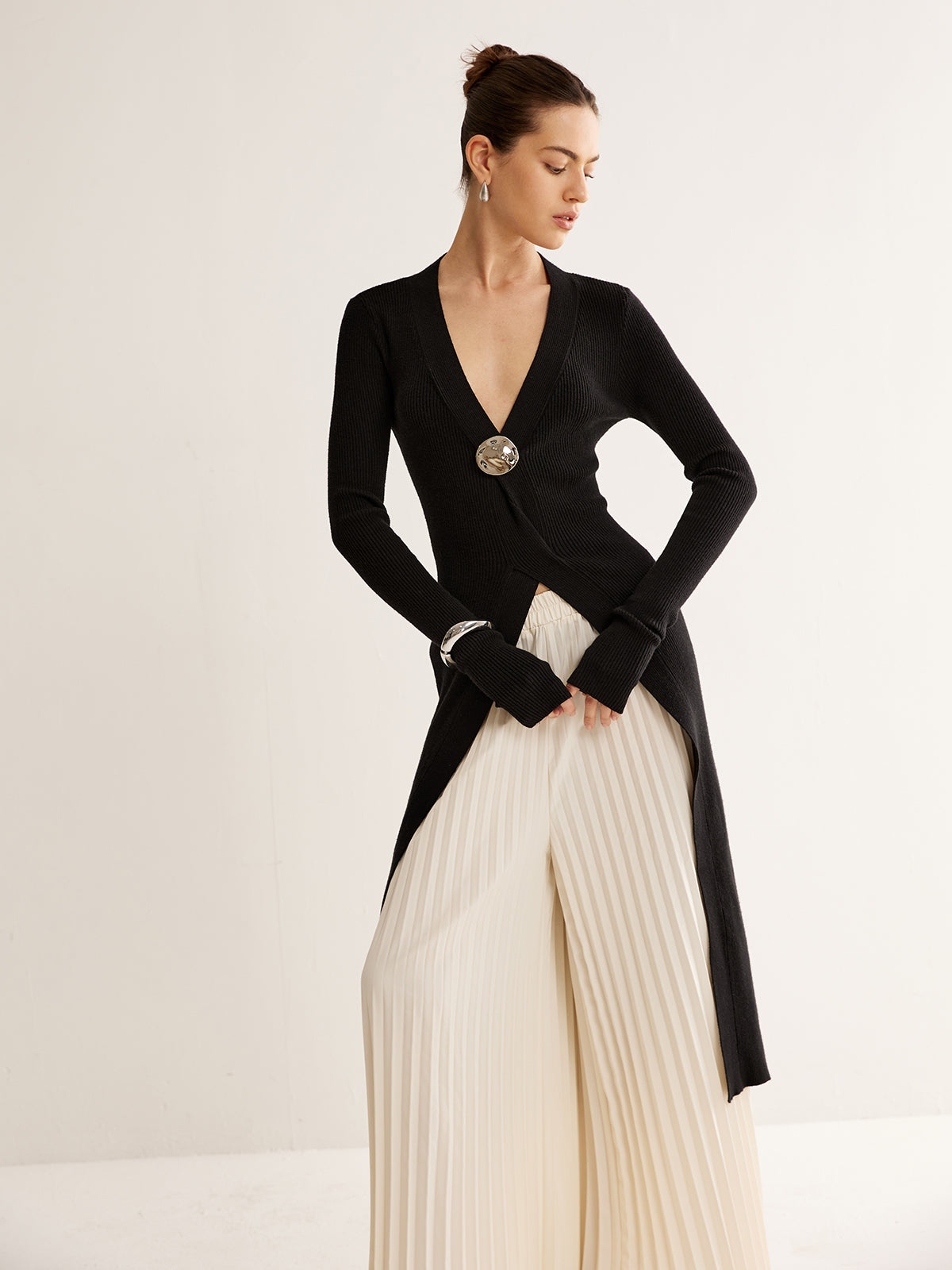 Metal Detaylı Yırtmaçlı Triko Uzun Bluz