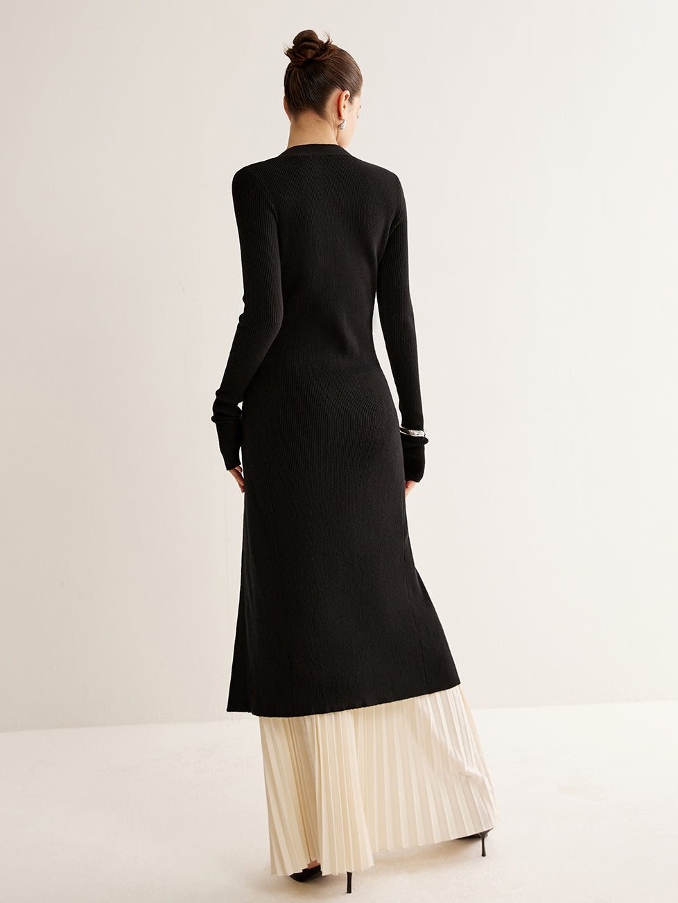 Metal Detaylı Yırtmaçlı Triko Uzun Bluz