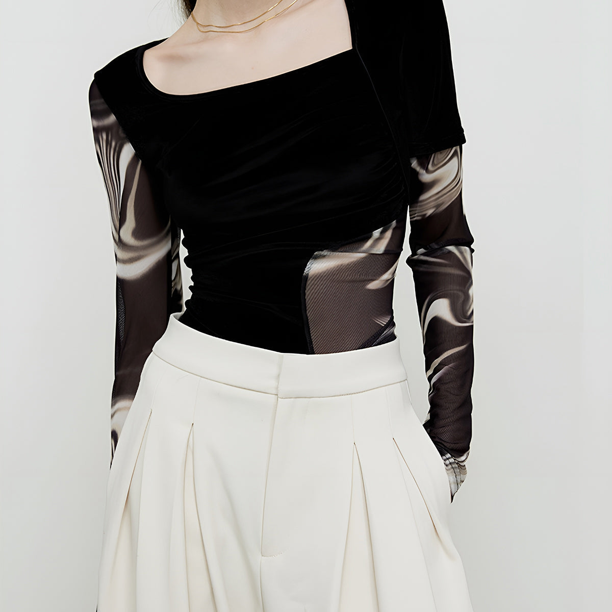 Yarı Transparan Geometrik Desenli Tül Jarse Üst