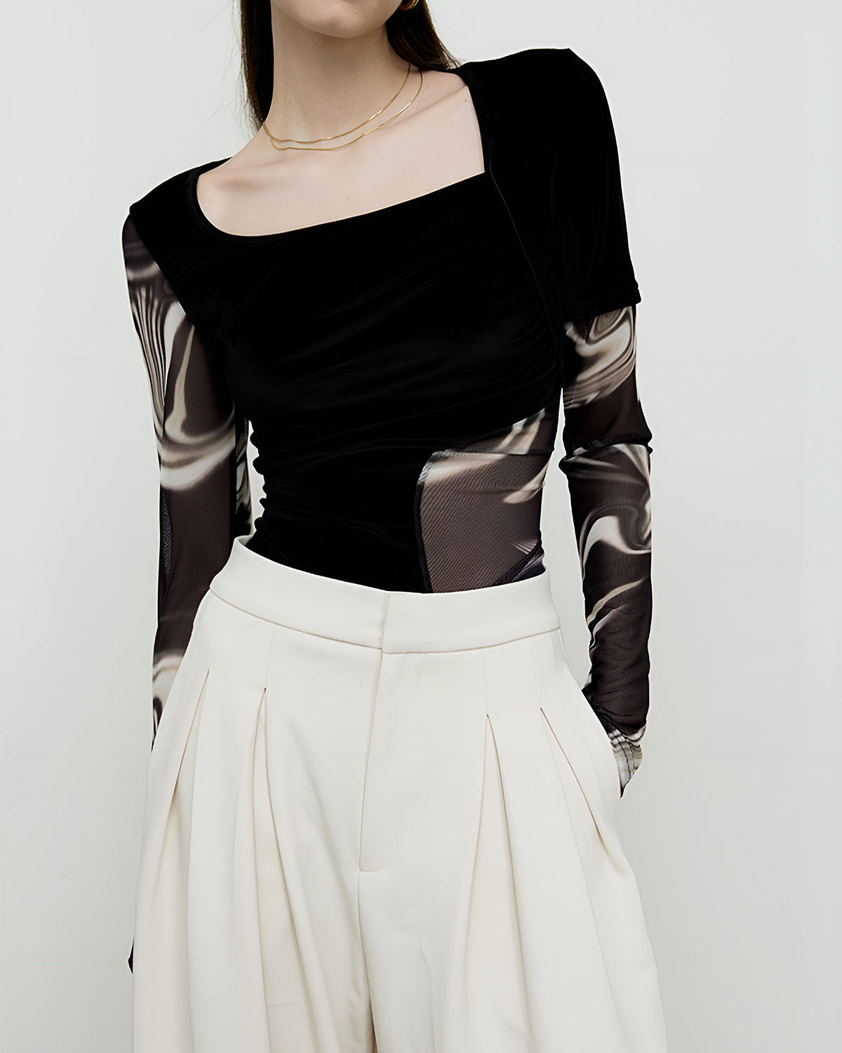 Yarı Transparan Geometrik Desenli Tül Jarse Üst