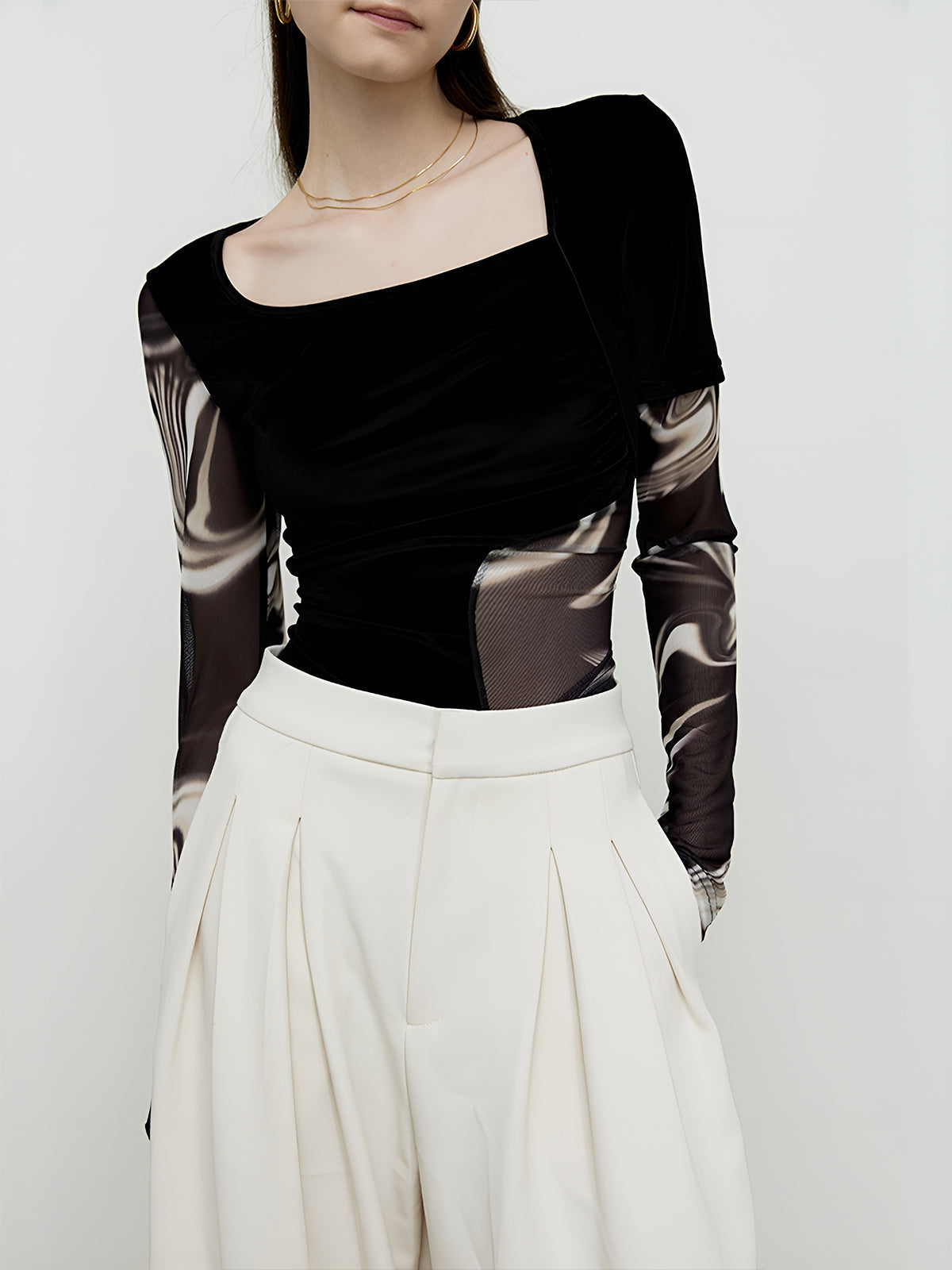 Yarı Transparan Geometrik Desenli Tül Jarse Üst