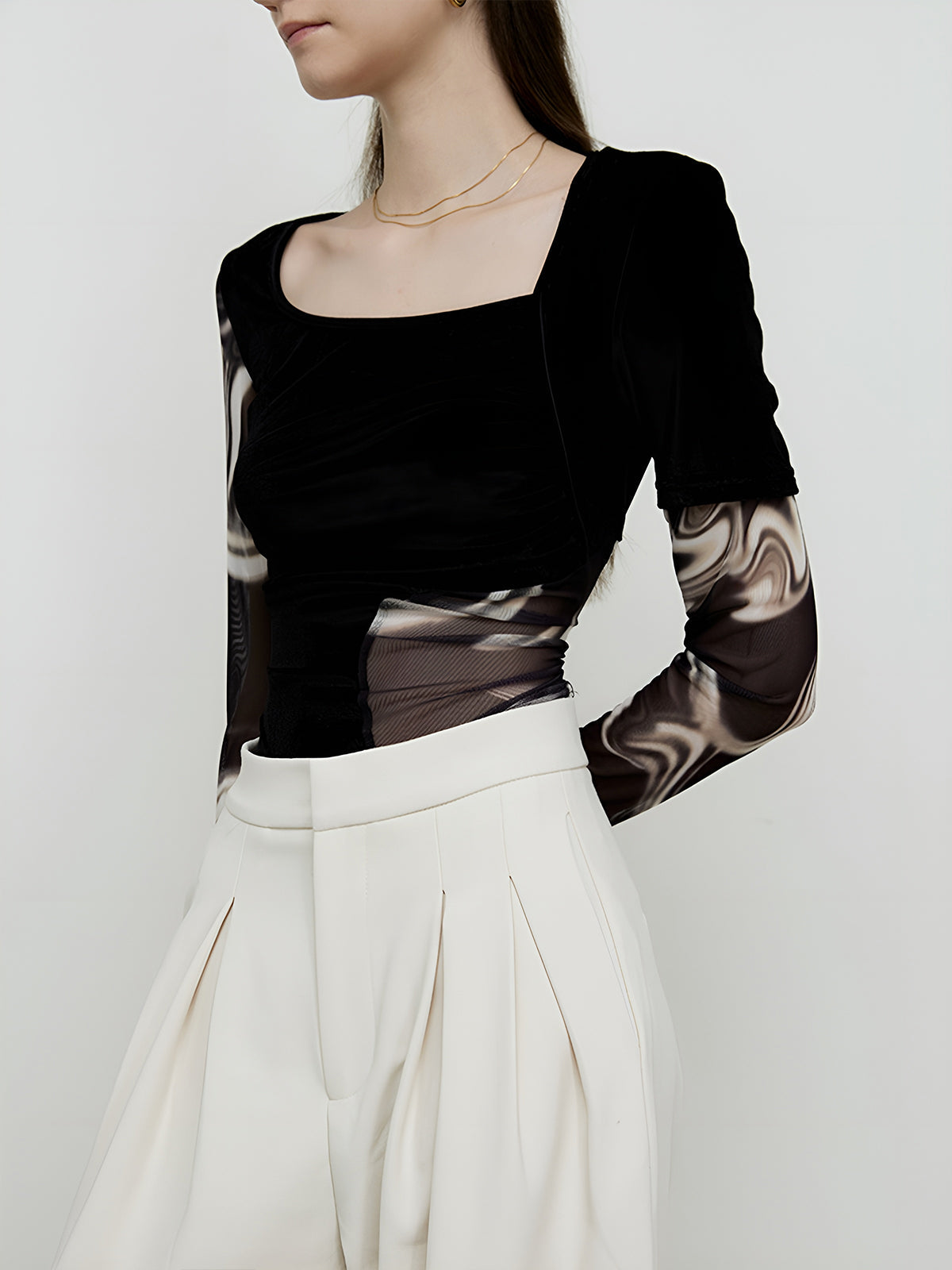 Yarı Transparan Geometrik Desenli Tül Jarse Üst