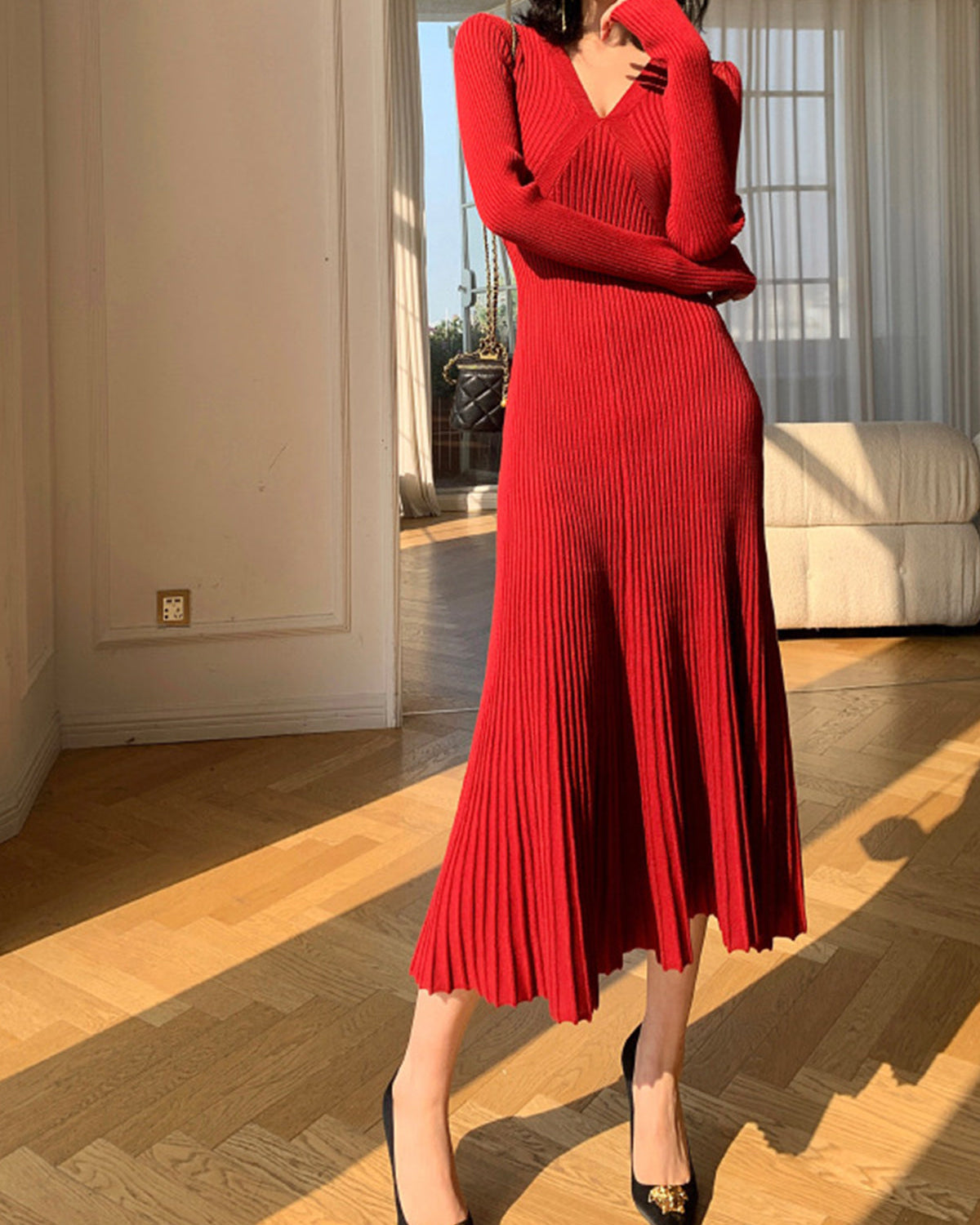 Zarif V Yaka Pileli Elbise