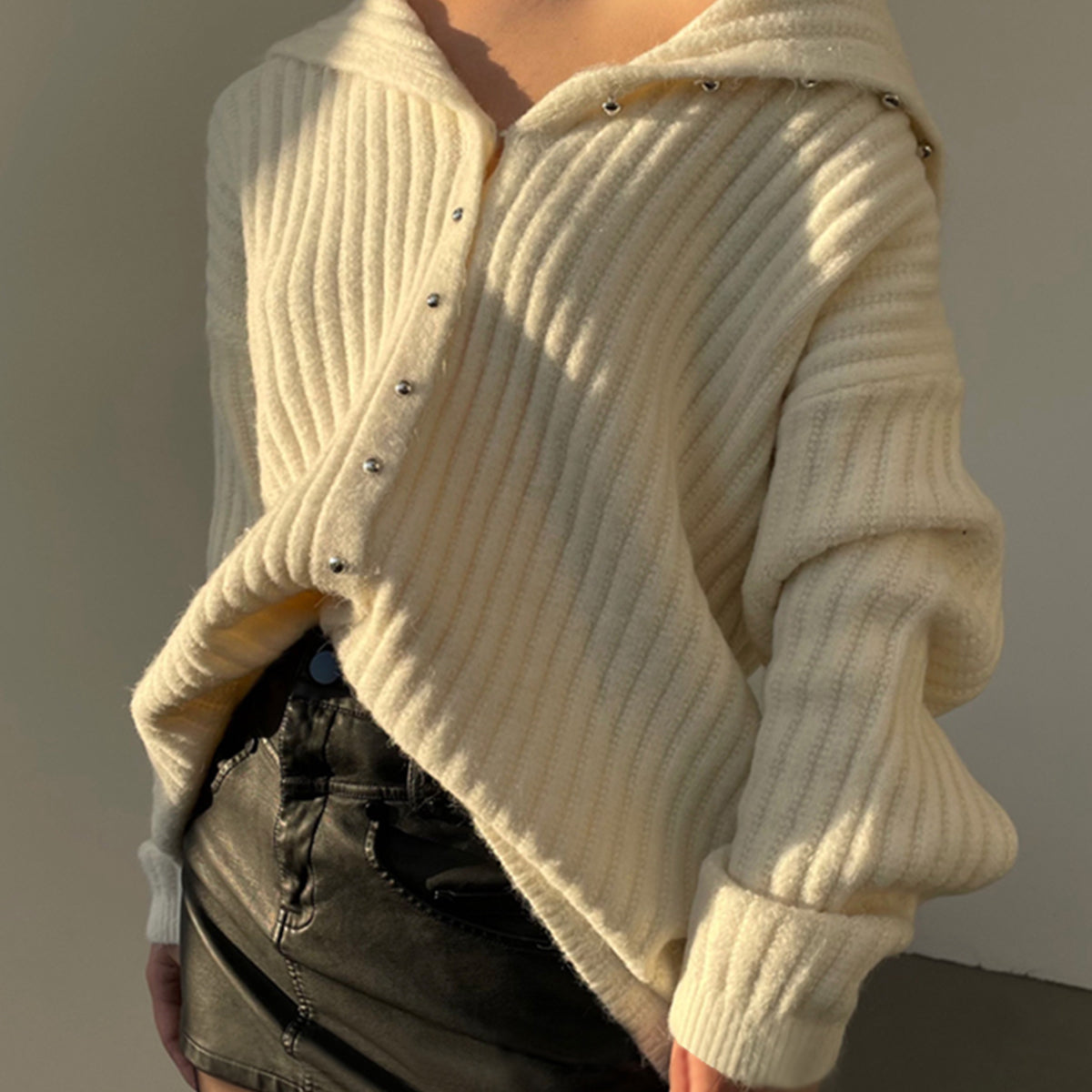 Zarif Düğmeli Hırka