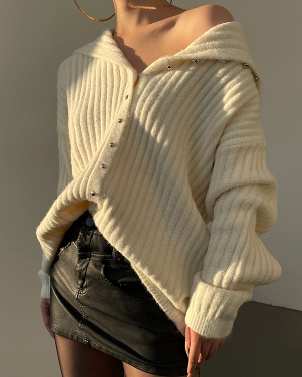 Zarif Düğmeli Hırka