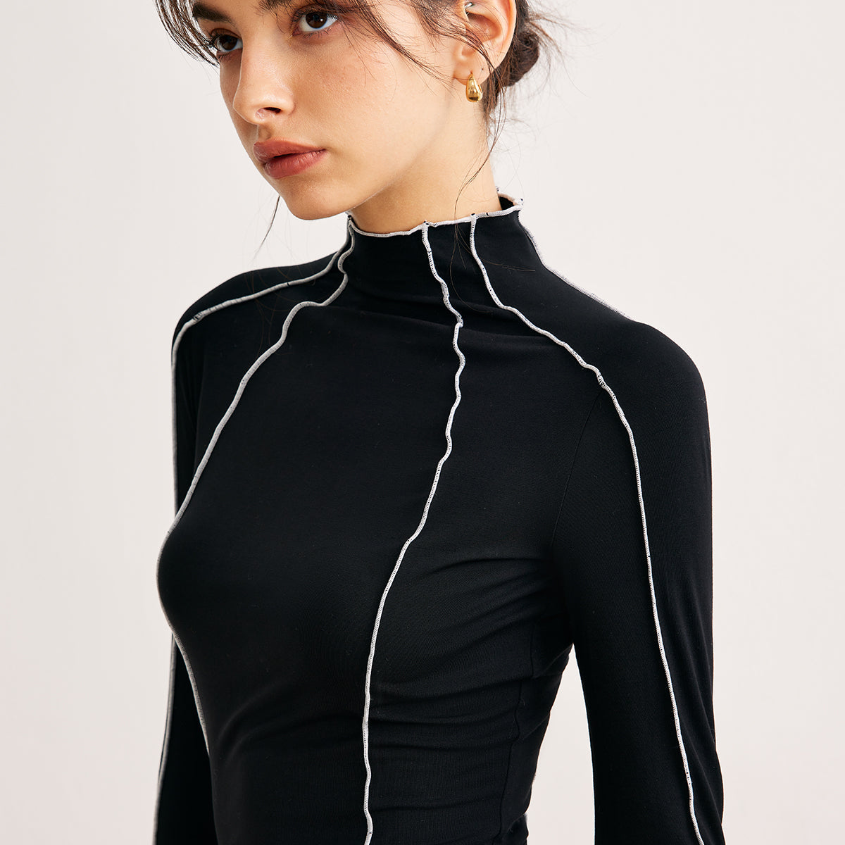 Büzgülü Kontrast Biyeli Dar Kesim Bluz