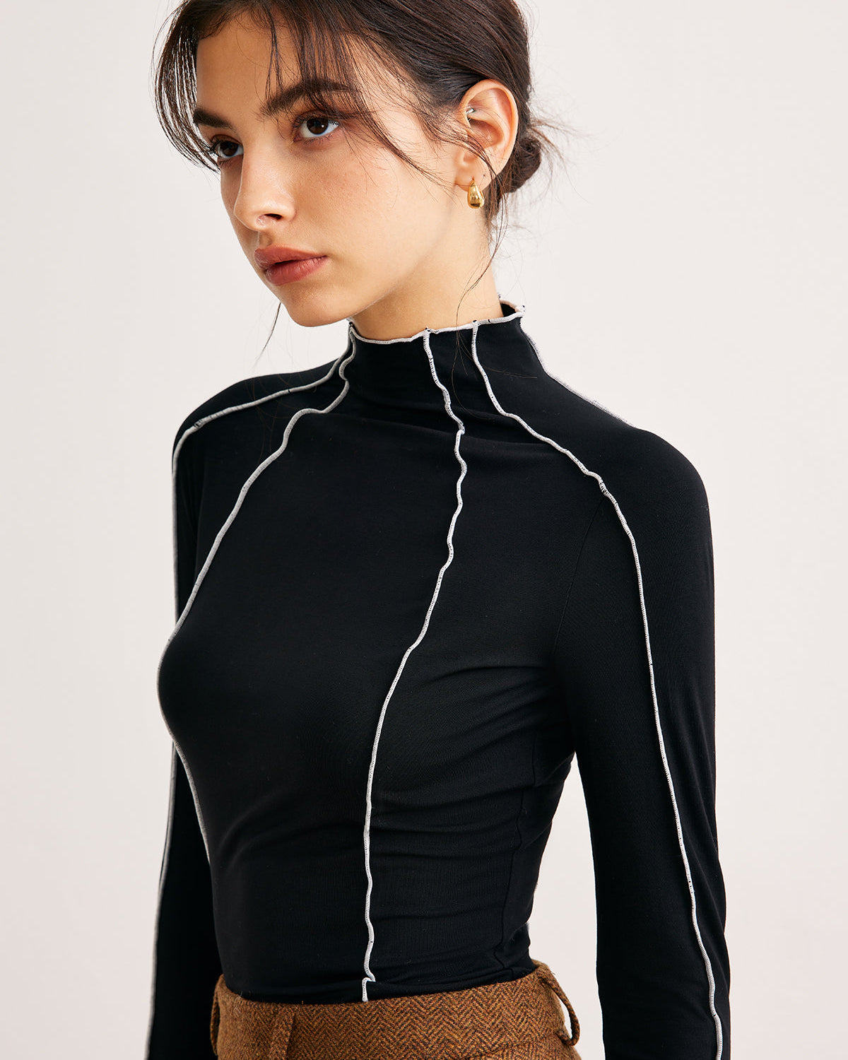 Büzgülü Kontrast Biyeli Dar Kesim Bluz