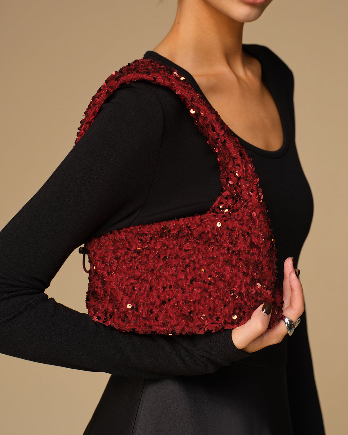 Pul İşlemeli Büzgülü Kadife Koltukaltı Çantası