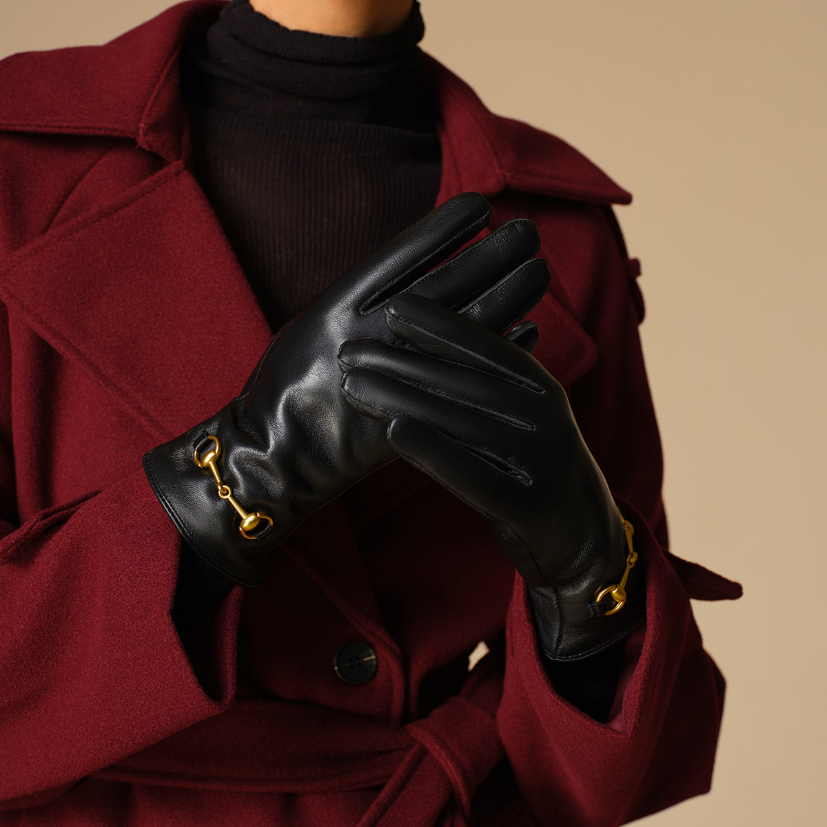 Metal Detaylı Kuzu Derisi Kürklü Eldiven