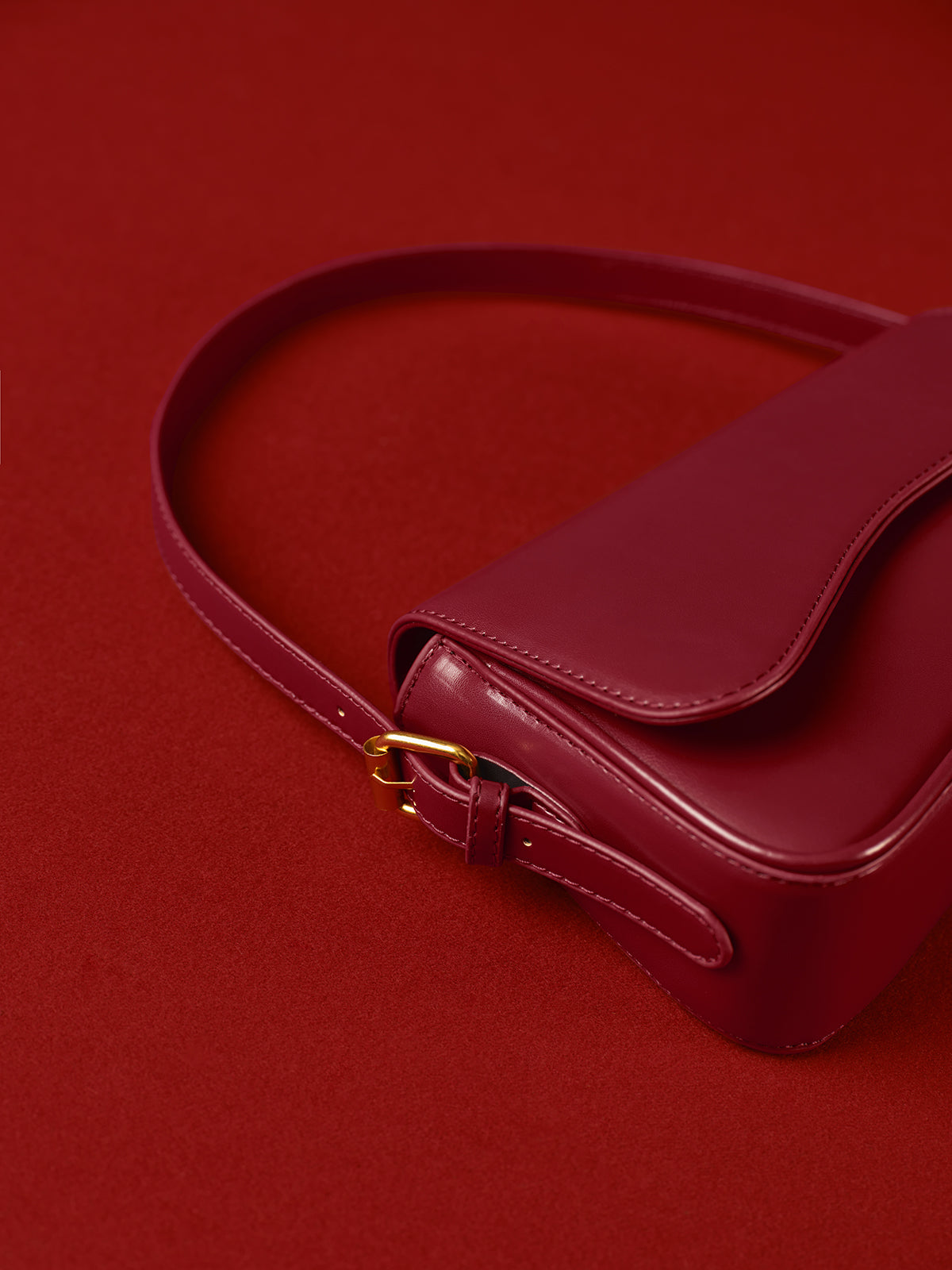 Ayarlanabilir Askılı Kapaklı Çanta