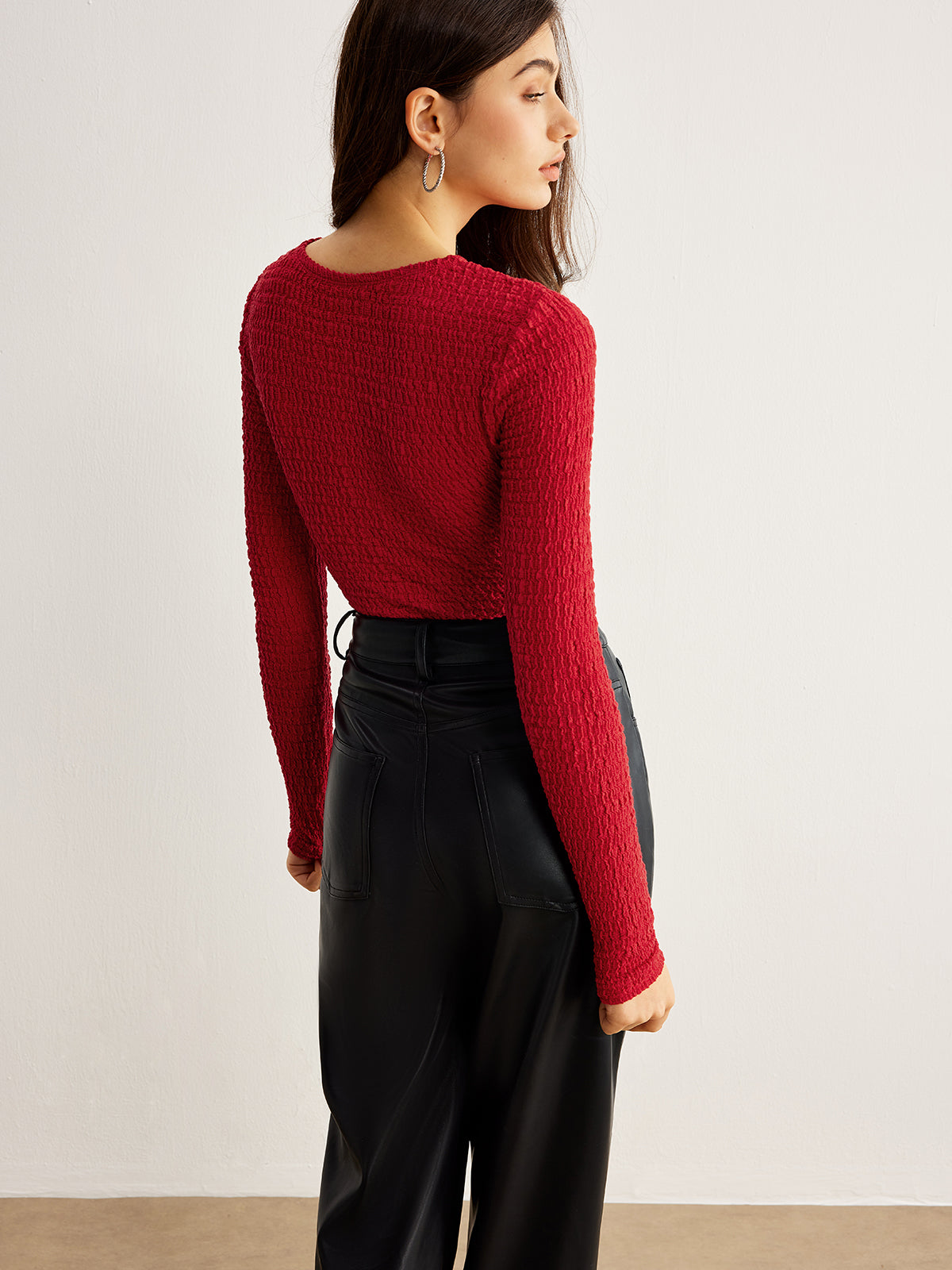 Metal Halkalı Cutout Pliseli Bluz