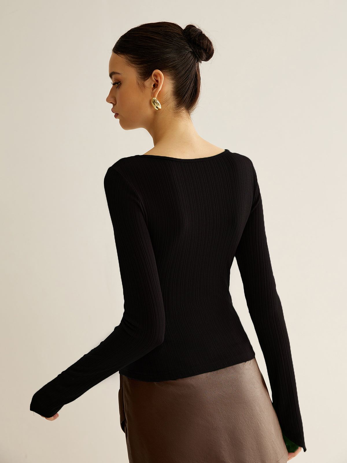 Metal Detaylı Pilili Bluz