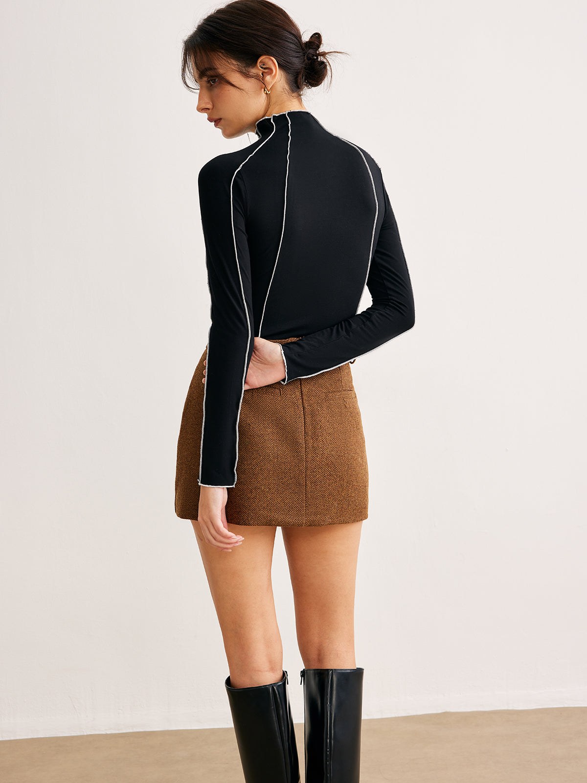 Büzgülü Kontrast Biyeli Dar Kesim Bluz