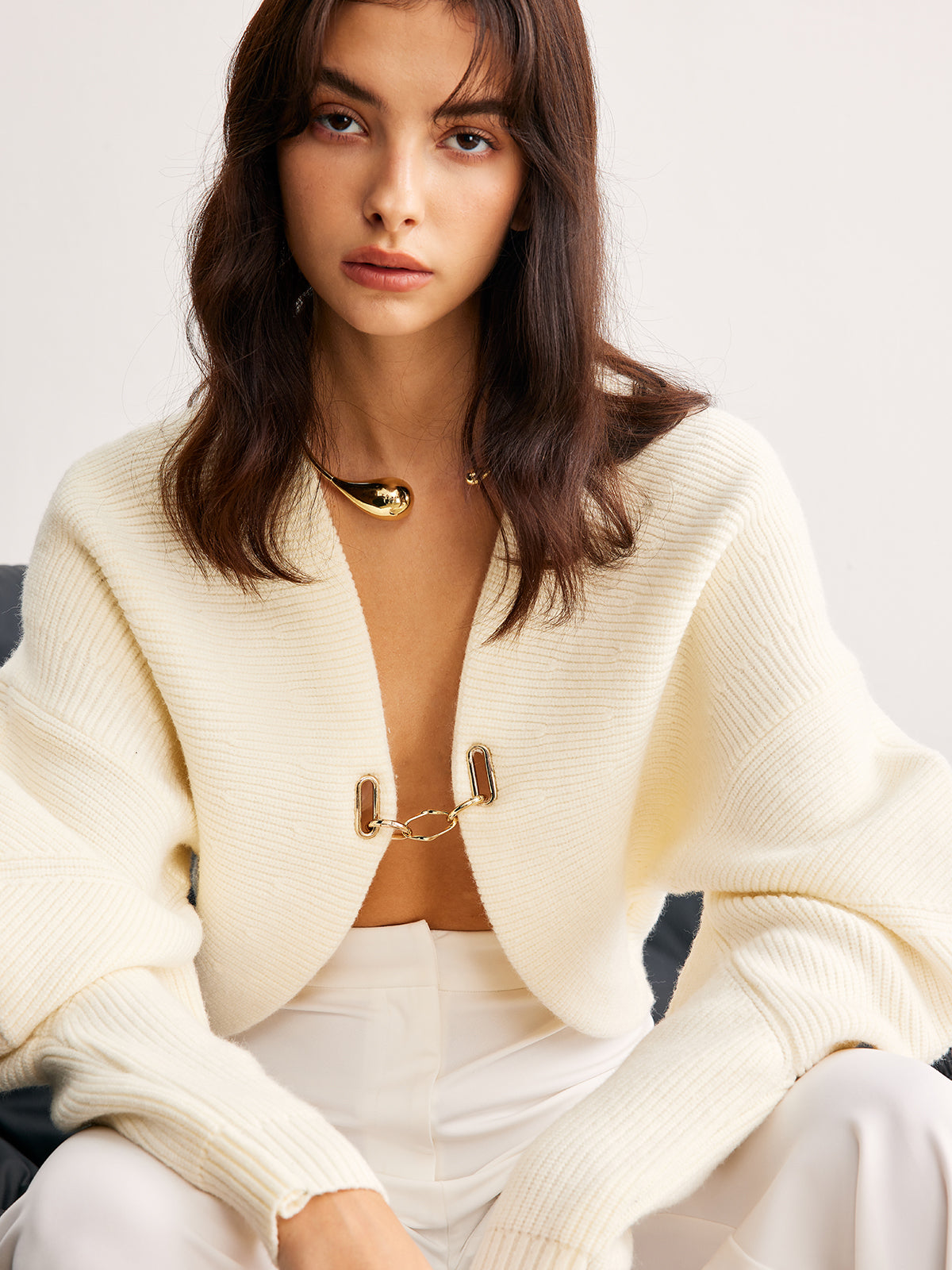 Kuzu Kolu Metal Detaylı Hırka