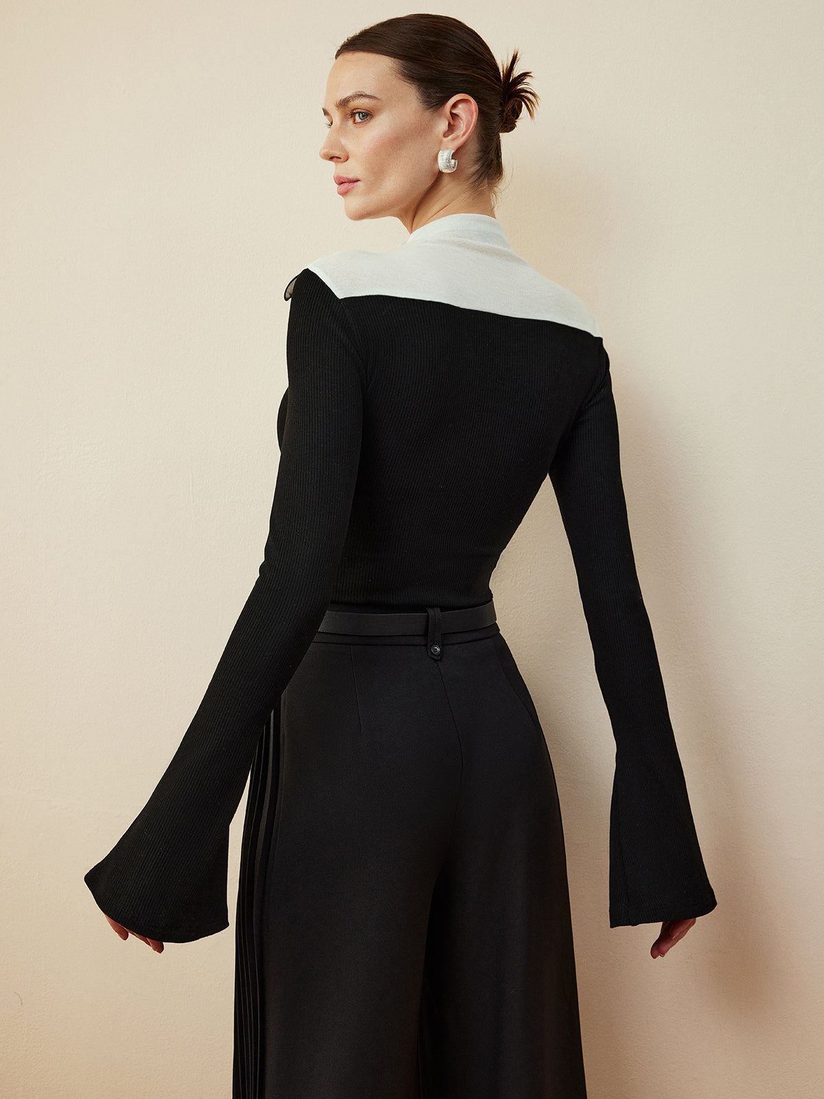 Romantik Dik Yaka Fırfırlı Bluz